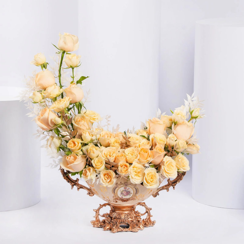 Dáng bán nguyệt tạo bố cục nửa vòng cung thanh thoát, hài hòa