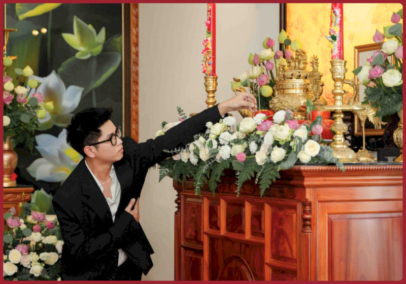 Một số gia đình có truyền thống thắp hương tưởng nhớ ông bà