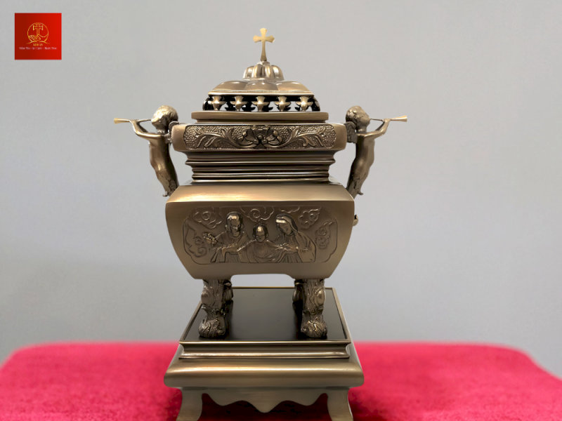 Lư hương làm từ đồng thau nguyên chất, màu sắc cổ điển