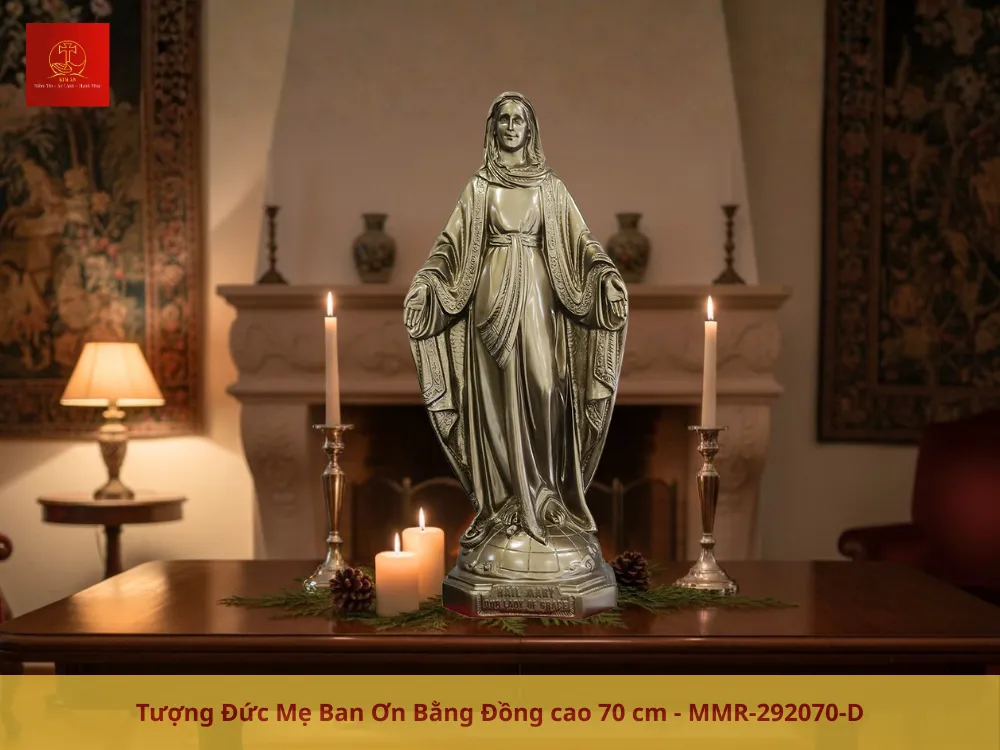Tượng Đức Mẹ Ban Ơn bằng đồng cao 70cm mang vẻ đẹp cổ điển.