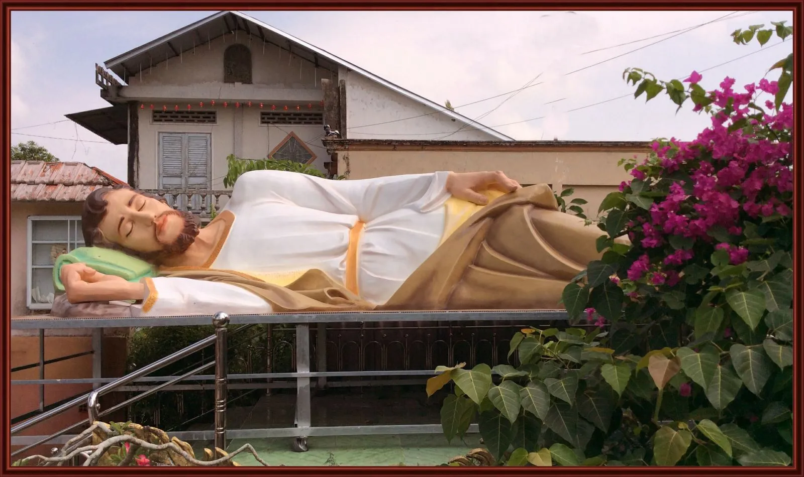 Tượng Thánh Giuse ngủ tại nhà thờ xứ đạo Châu Long