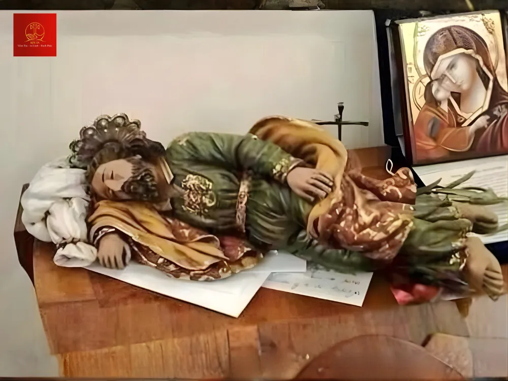 Tượng thánh Giuse ngủ tại phòng làm việc của Đức Giáo hoàng Phanxicô