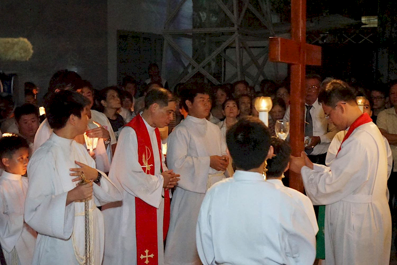 Việc đi Đàng Thánh Giá thường được tổ chức rất trang trọng