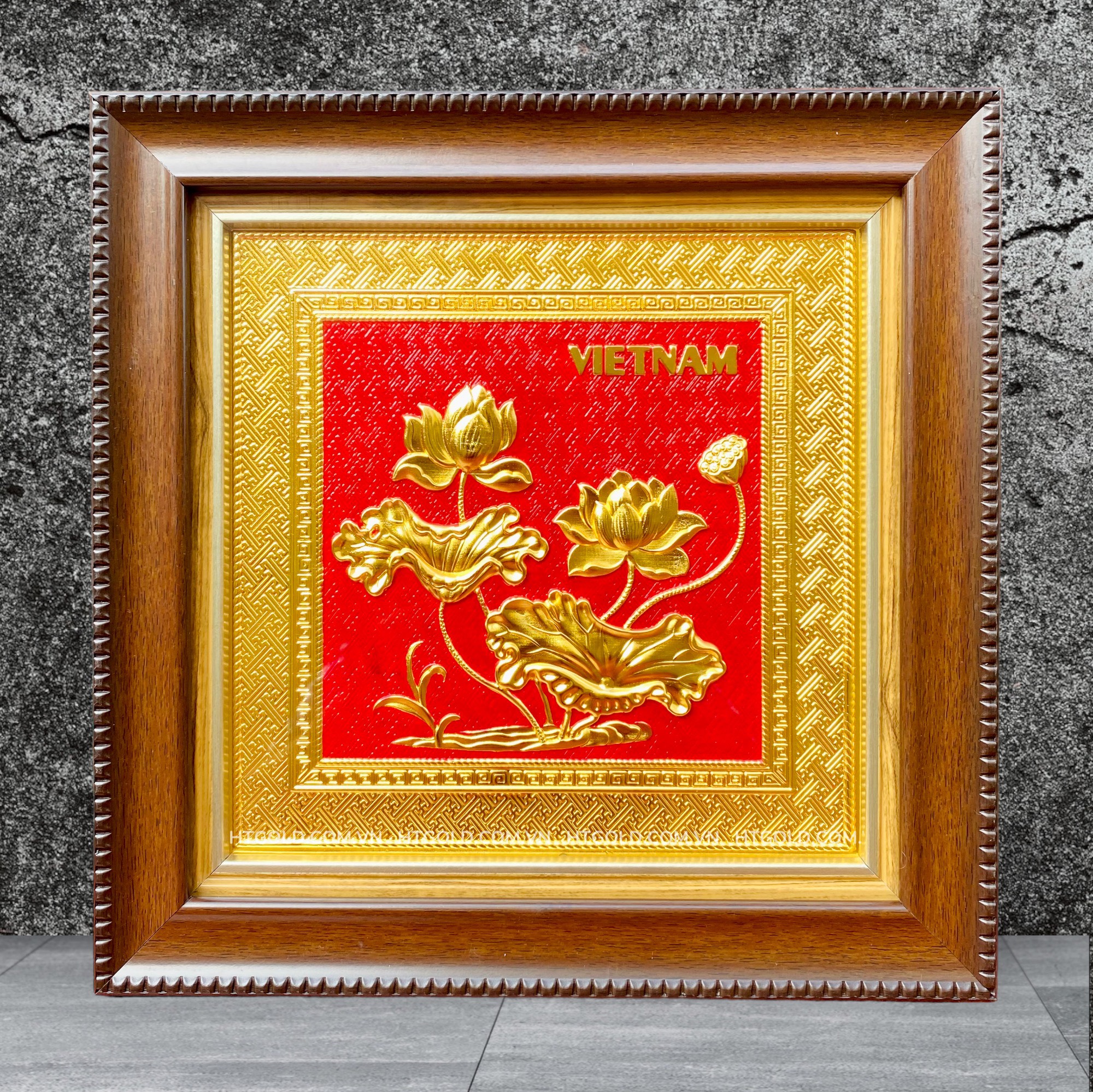 TRANH ĐỒNG HOA SEN, MẠ VÀNG 24K <br>(Kích thước 30cm x 30cm)