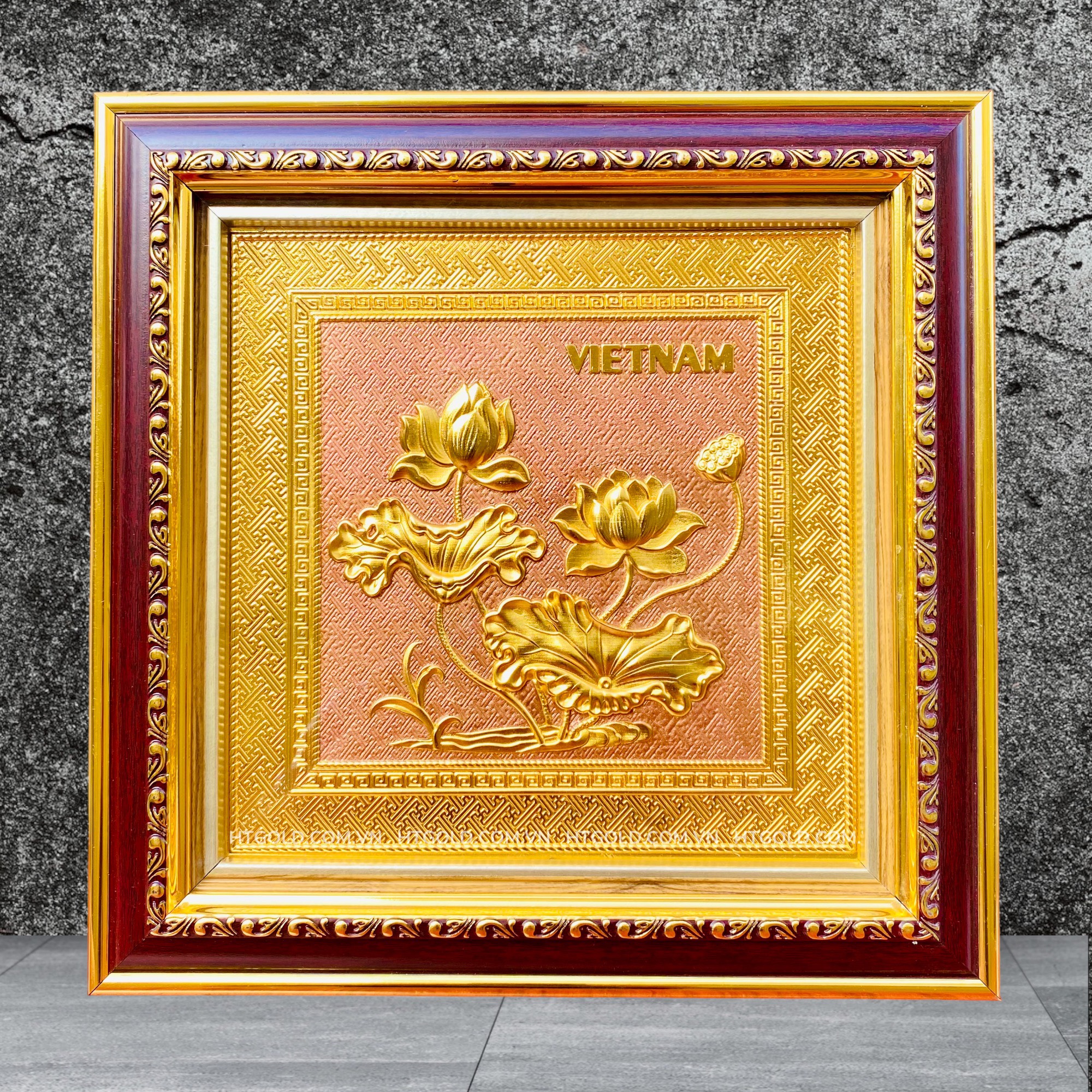 TRANH ĐỒNG HOA SEN, MẠ VÀNG 24K <br>(Kích thước 30cm x 30cm)