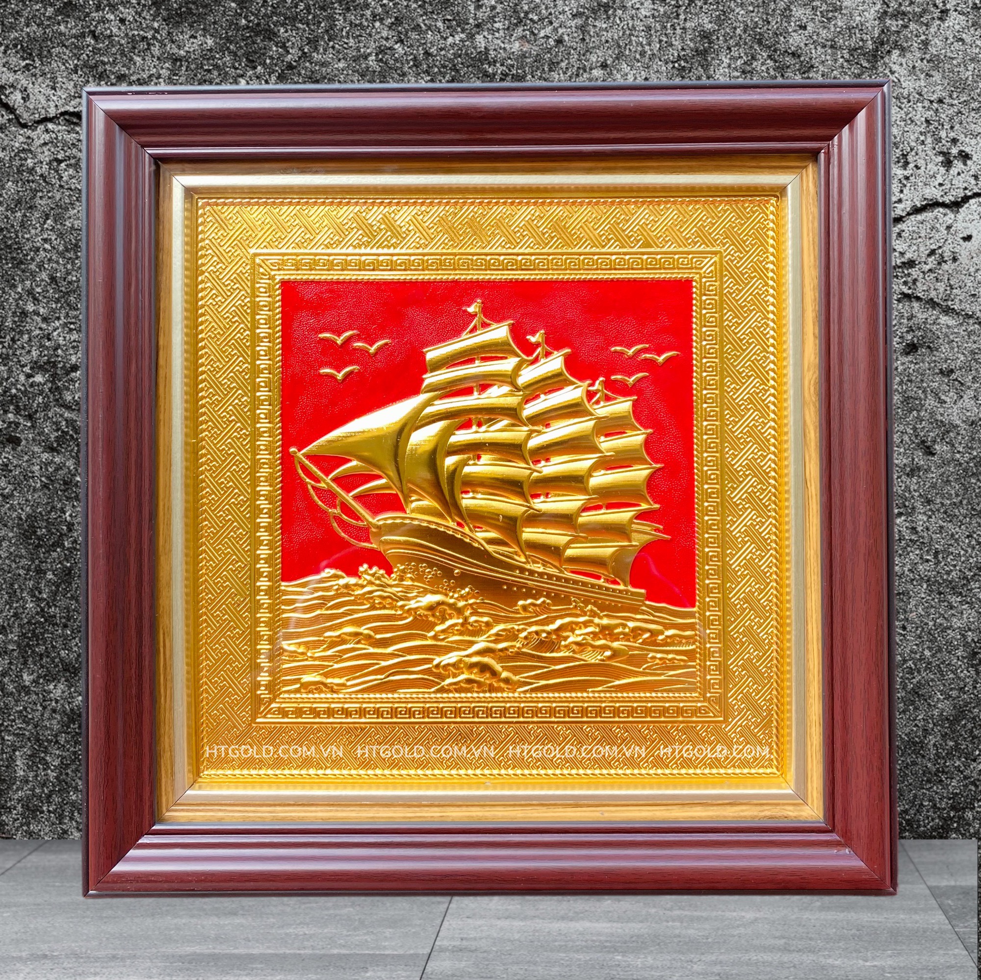 TRANH ĐỒNG THUẬN BUỒM XUÔI GIÓ, MẠ VÀNG 24k (Kích thước 30cm x 30cm)...