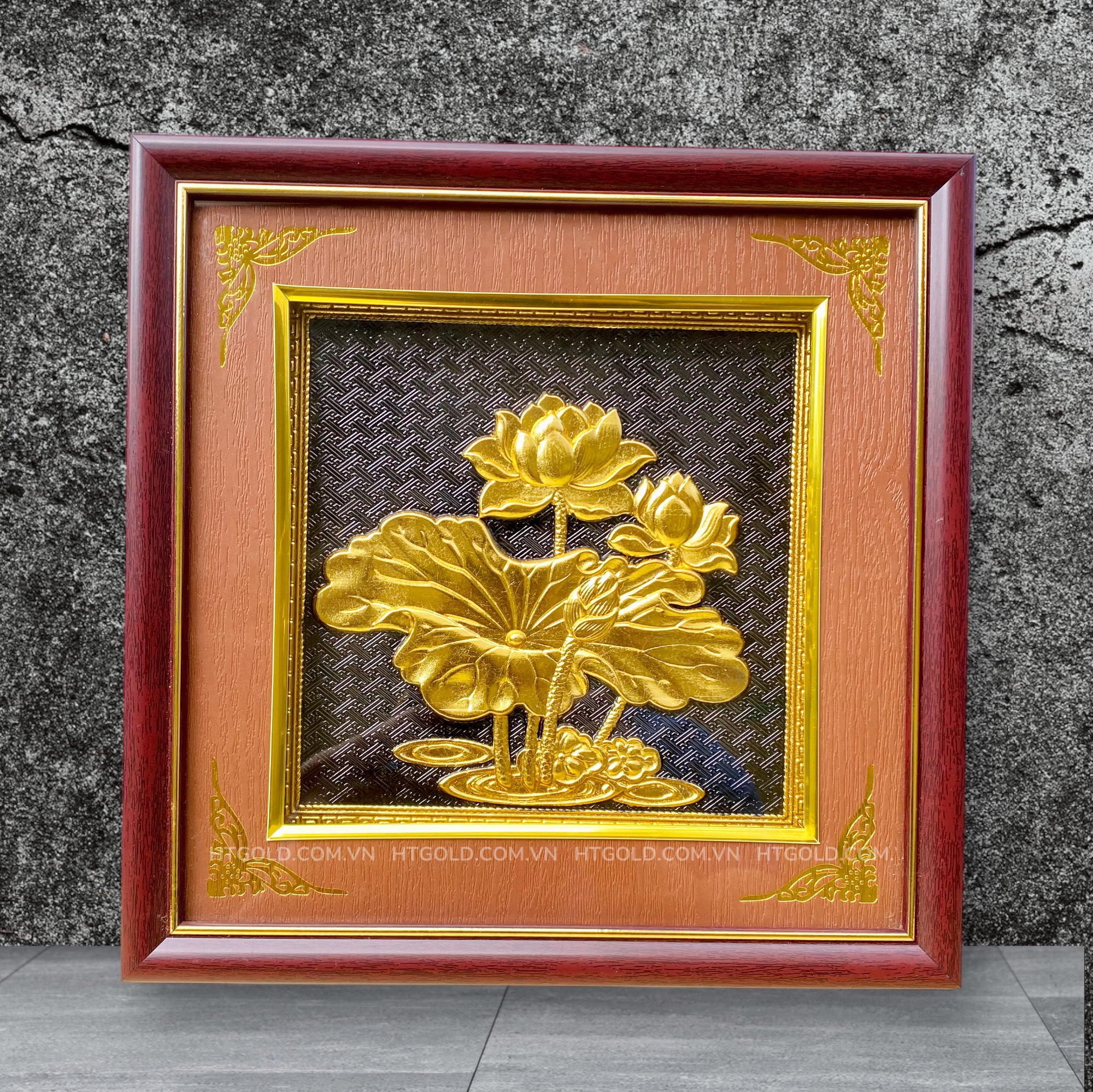 TRANH ĐỒNG HOA SEN DÁT VÀNG<br> (Kích thước 26cm x 26cm)...