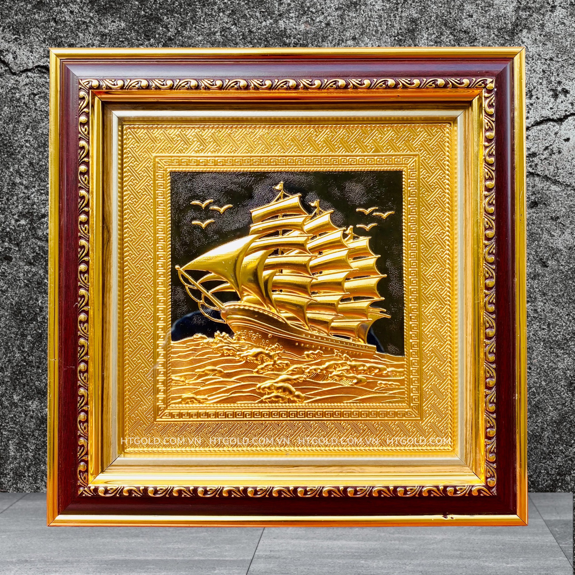 TRANH ĐỒNG THUẬN BUỒM XUÔI GIÓ, MẠ VÀNG 24k (Kích thước 30cm x 30cm)...