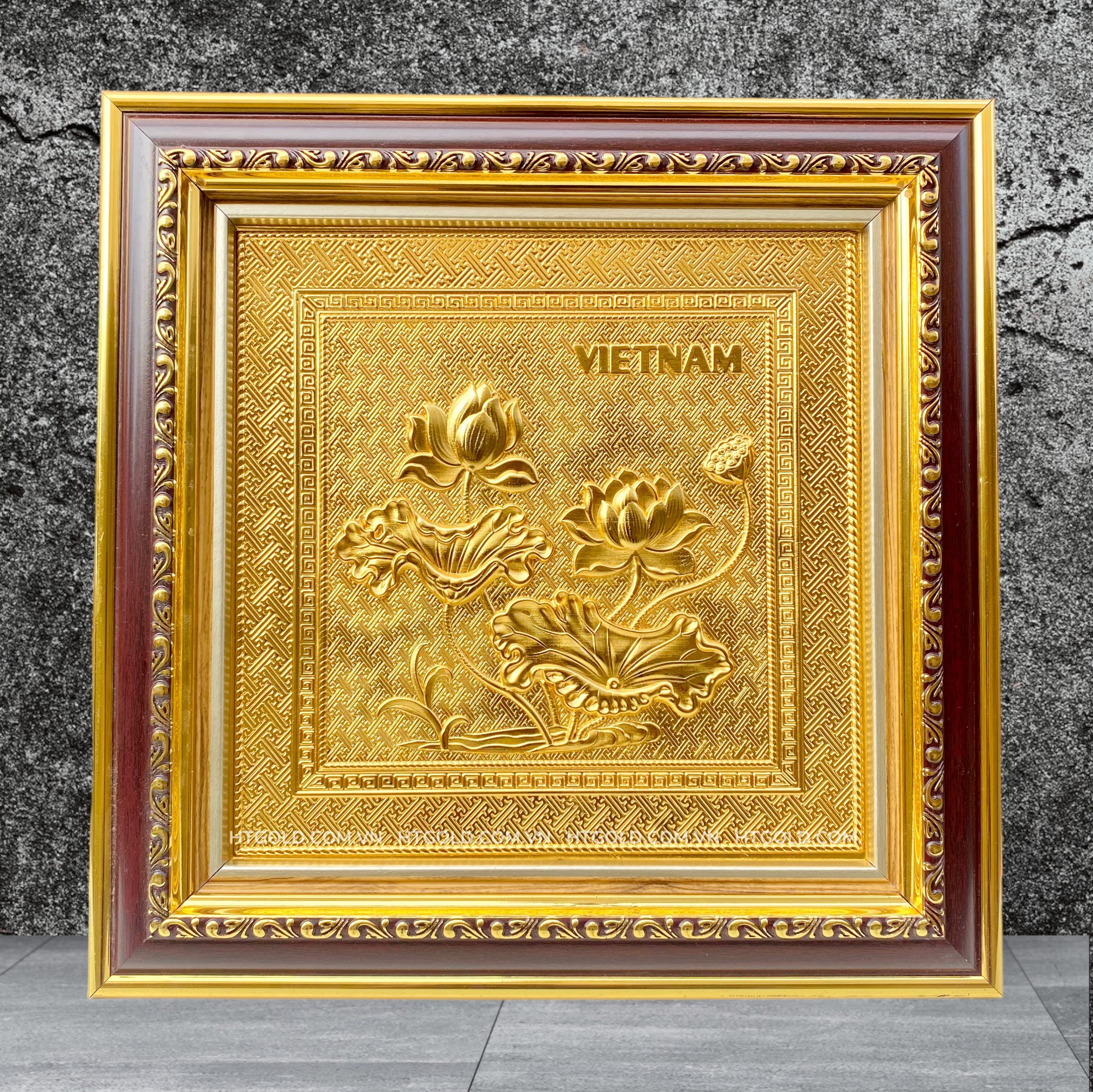 TRANH ĐỒNG HOA SEN, MẠ VÀNG 24K <br>(Kích thước 30cm x 30cm)