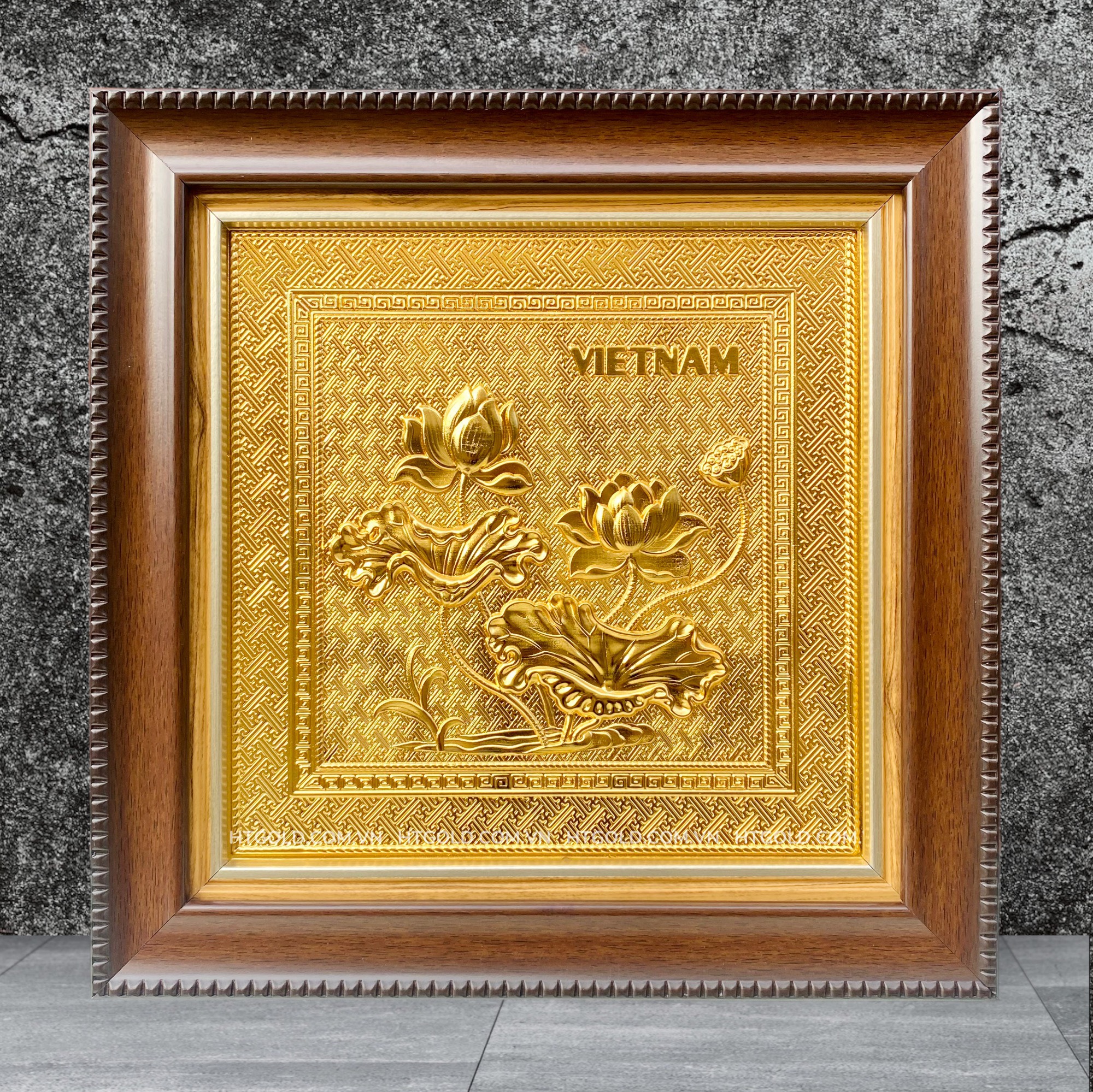 TRANH ĐỒNG HOA SEN, MẠ VÀNG 24K <br>(Kích thước 30cm x 30cm)