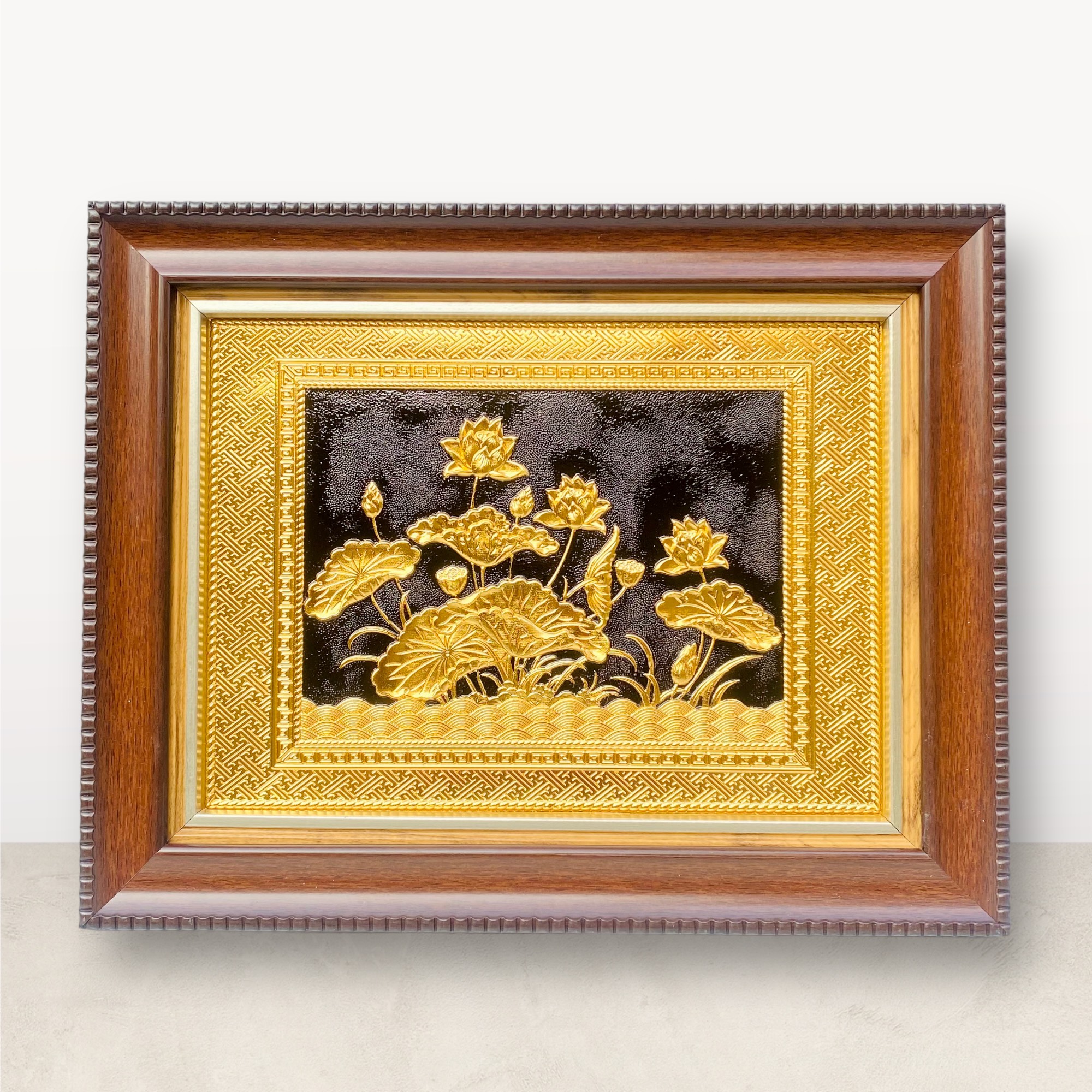 TRANH ĐỒNG HOA SEN, MẠ VÀNG 24K <br>(Kích thước 28cm x 34cm)