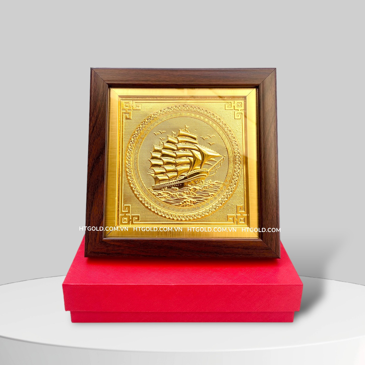 TRANH ĐỒNG THUẬN BUỒM XUÔI GIÓ, DÁT VÀNG (20cm x 20cm)