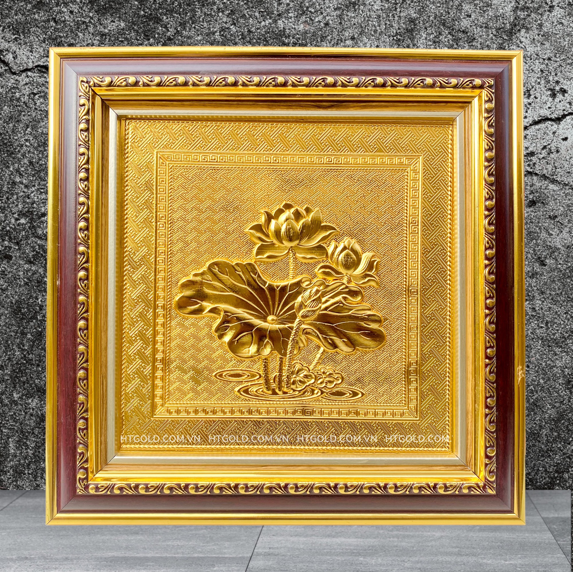 TRANH ĐỒNG HOA SEN, MẠ VÀNG 24K <br>(Kích thước 30cm x 30cm)