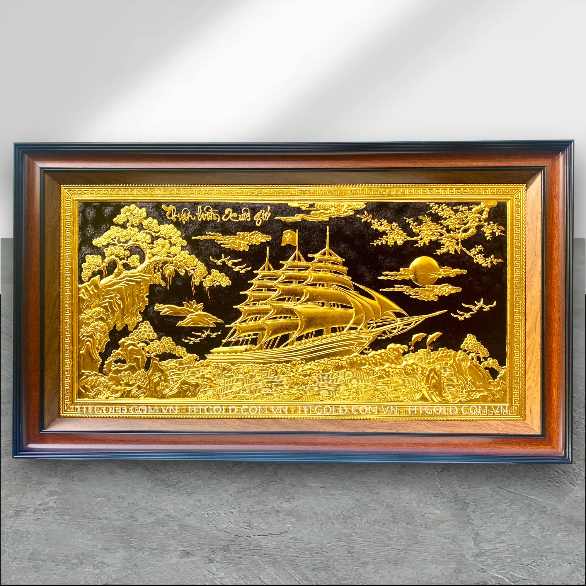 TRANH THUẬN BUỒM XUÔI GIÓ BẰNG ĐỒNG, DÁT VÀNG (Cao 62cm; ngang 108cm)