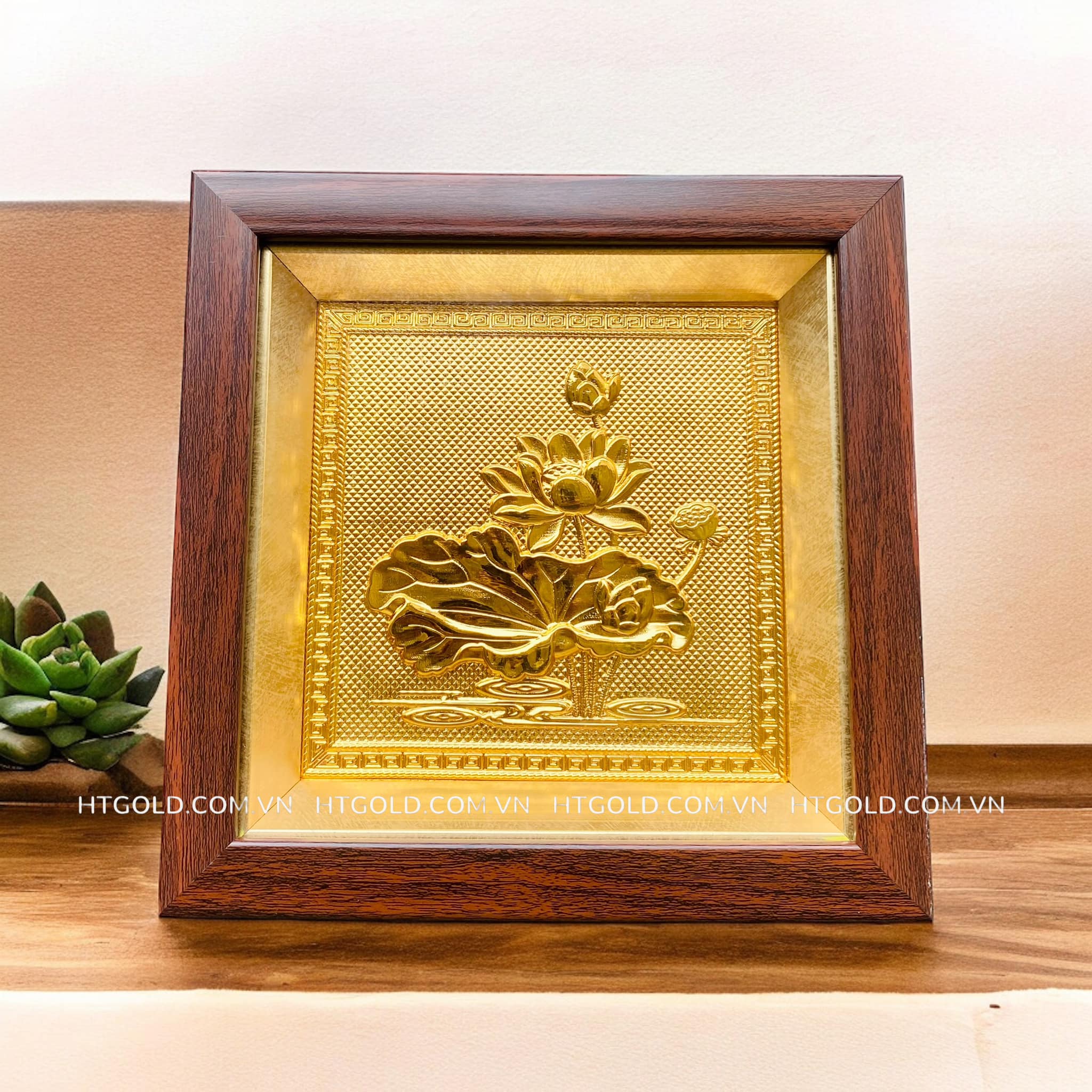 TRANH HOA SEN BẰNG ĐỒNG, DÁT VÀNG (20cm x 20cm)