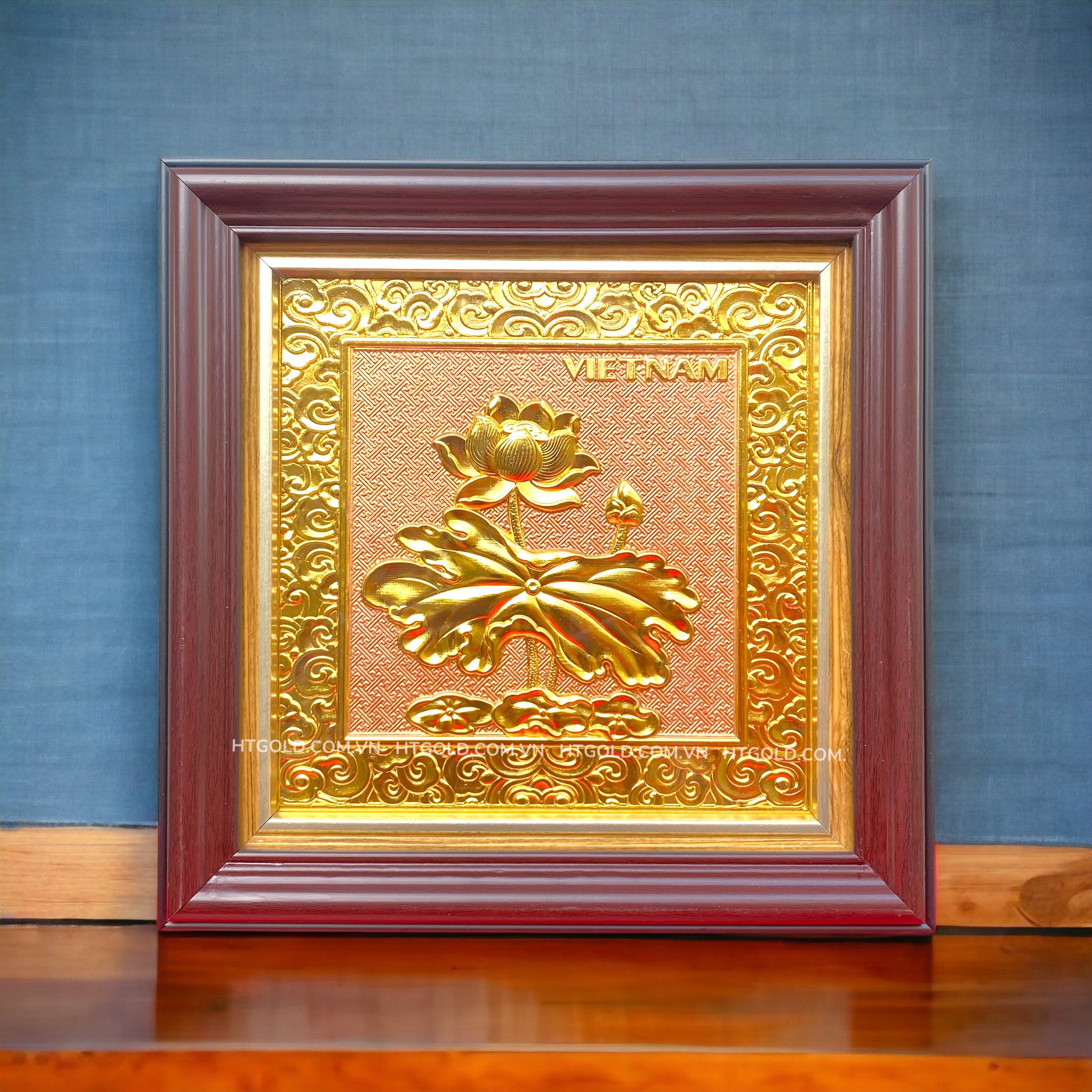 TRANH HOA SEN BẰNG ĐỒNG, MẠ VÀNG 24K <> (Kích thước 26cm x 26cm)