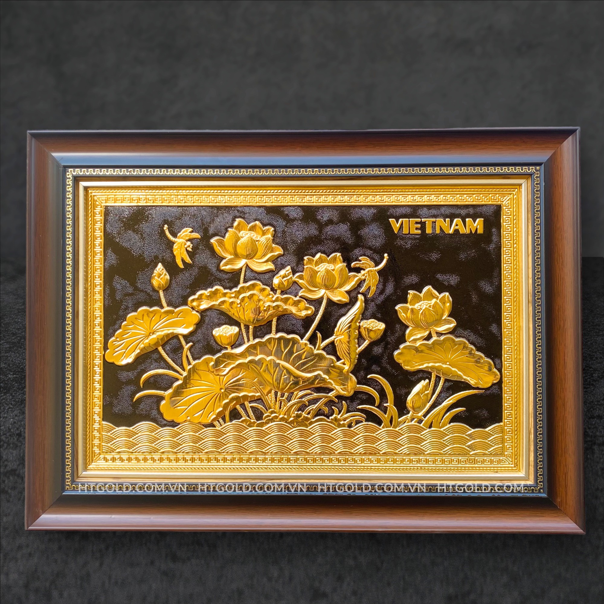 TRANH ĐỒNG HOA SEN, DÁT VÀNG <br>(Kích thước 40cm x 55cm)