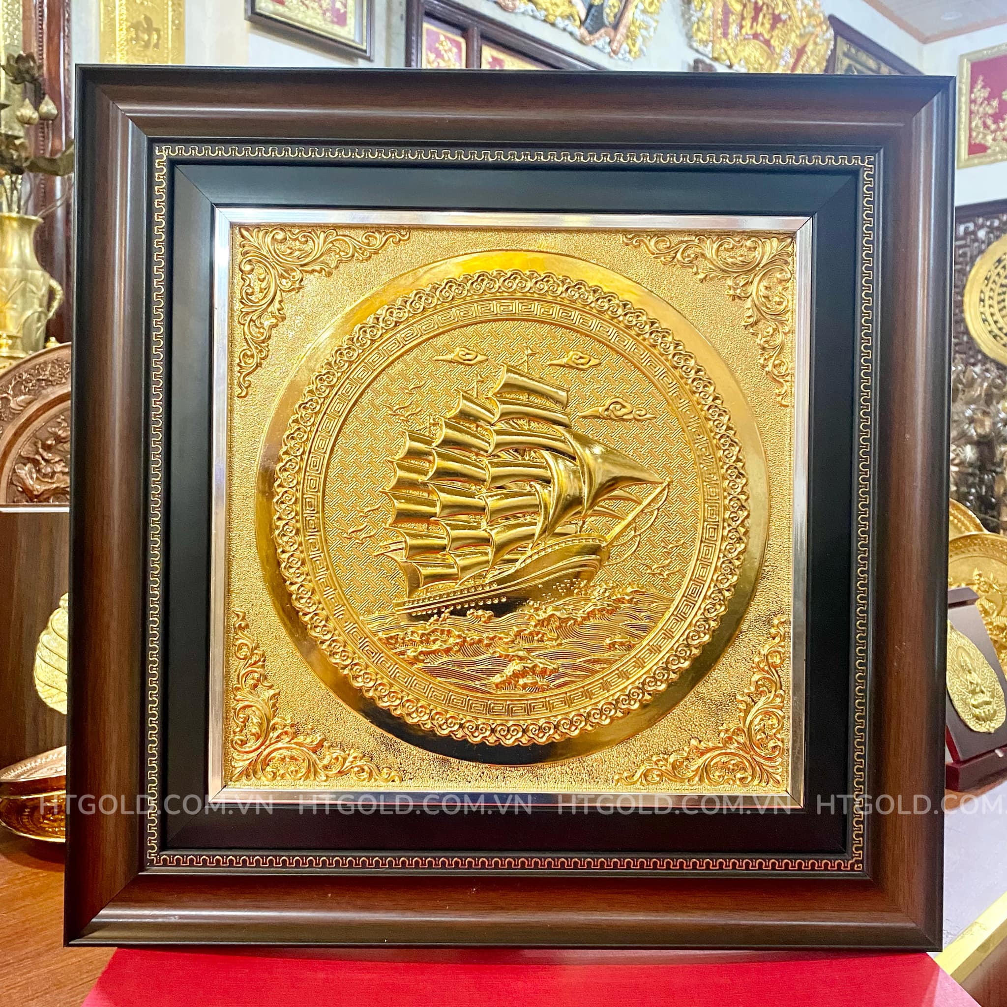 Tranh đồng thuận buồm xuôi gió, mạ vàng 24k (Kích thước 42cm x 42cm)..
