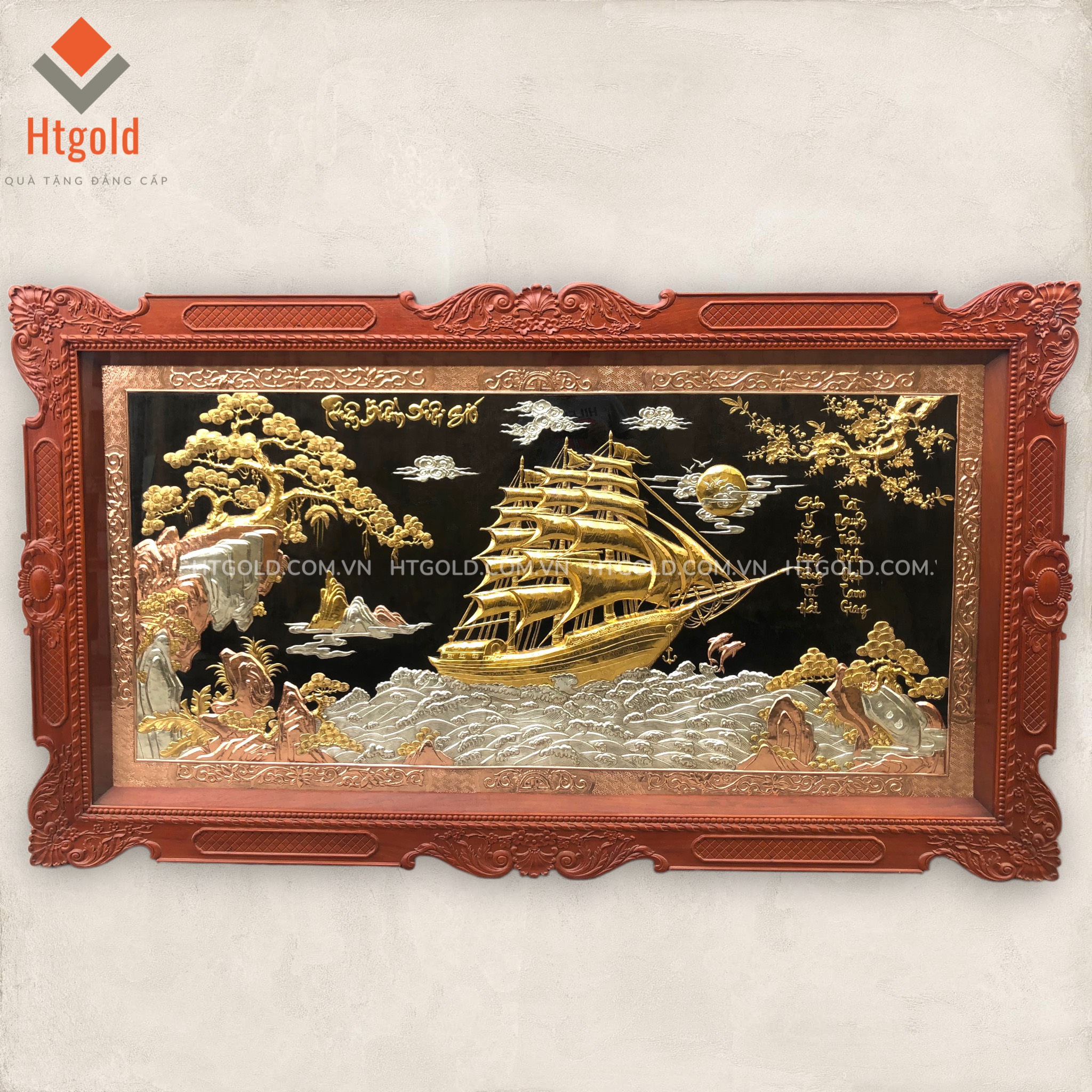 TRANH ĐỒNG THUẬN BUỒM XUÔI GIÓ, MẠ TAM KHÍ VÀNG BẠC (Kích thước 155cm x 255cm).