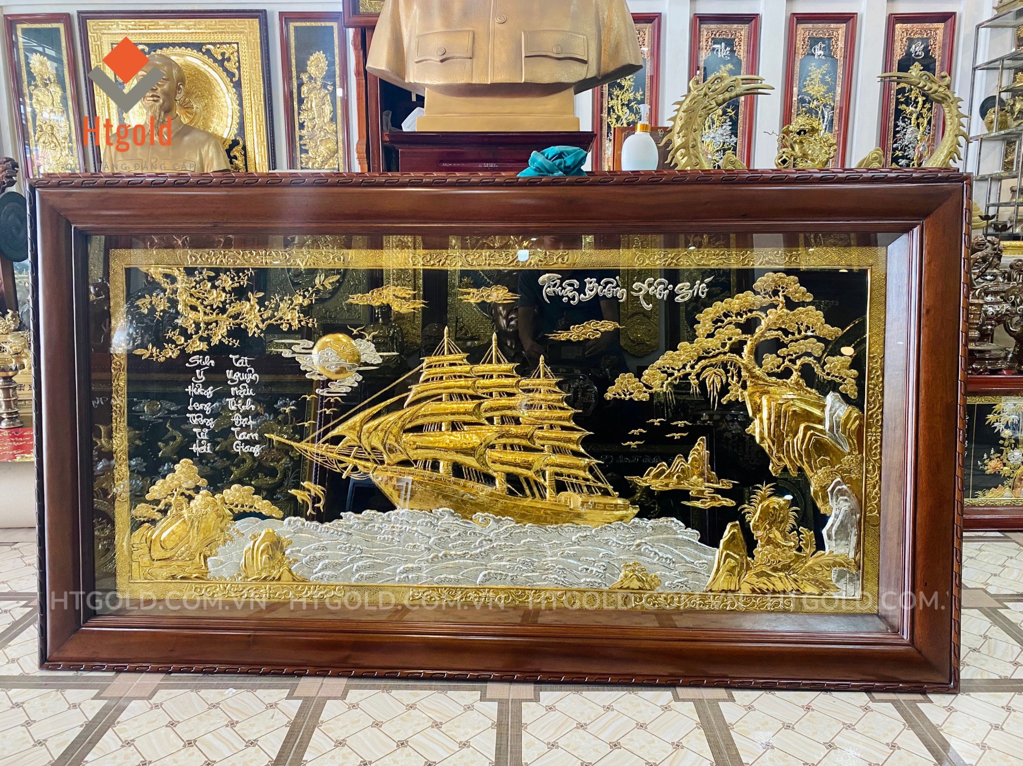TRANH ĐỒNG THUẬN BUỒM XUÔI GIÓ, MẠ VÀNG BẠC (Kích thước 88cm x 155cm)