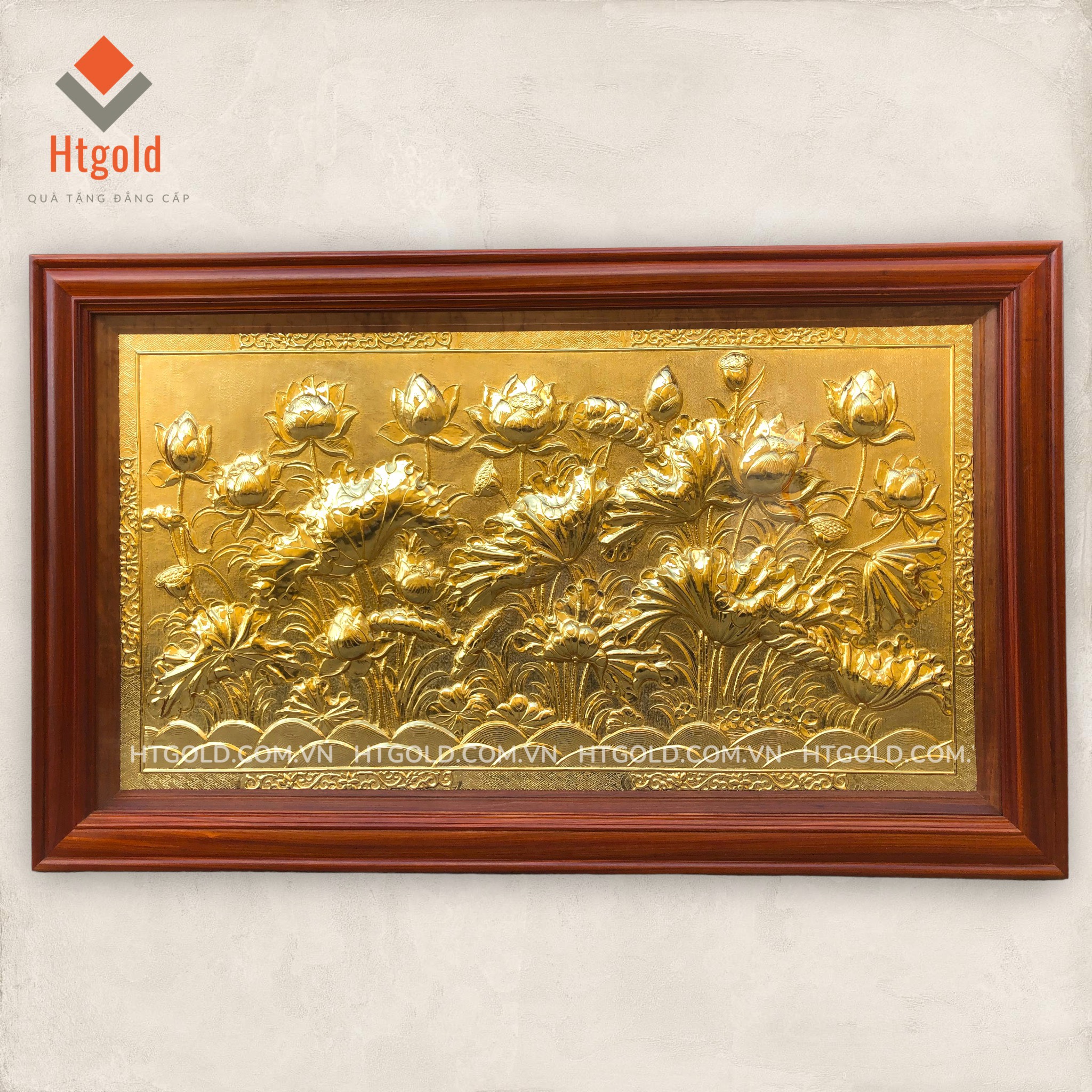 TRANH ĐỒNG HOA SEN, MẠ VÀNG 24K, KHUNG GỖ HƯƠNG (Kích thước 1m07 - 1m76)