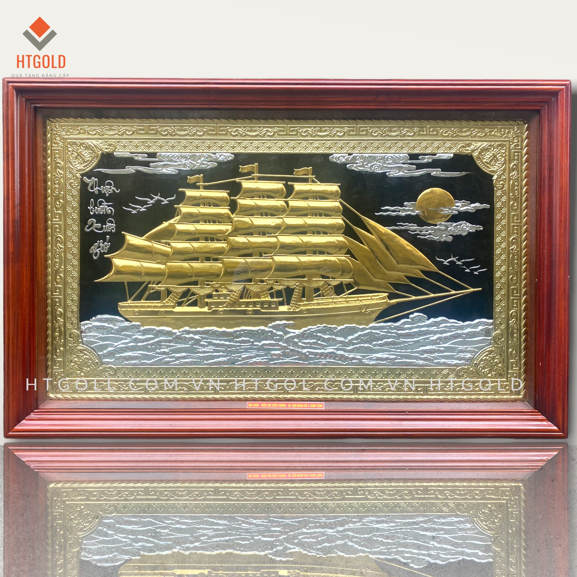 TRANH THUẬN BUỒM XUÔI GIÓ (Kích thước 68cm x 107cm; Dát điểm vàng bạc)