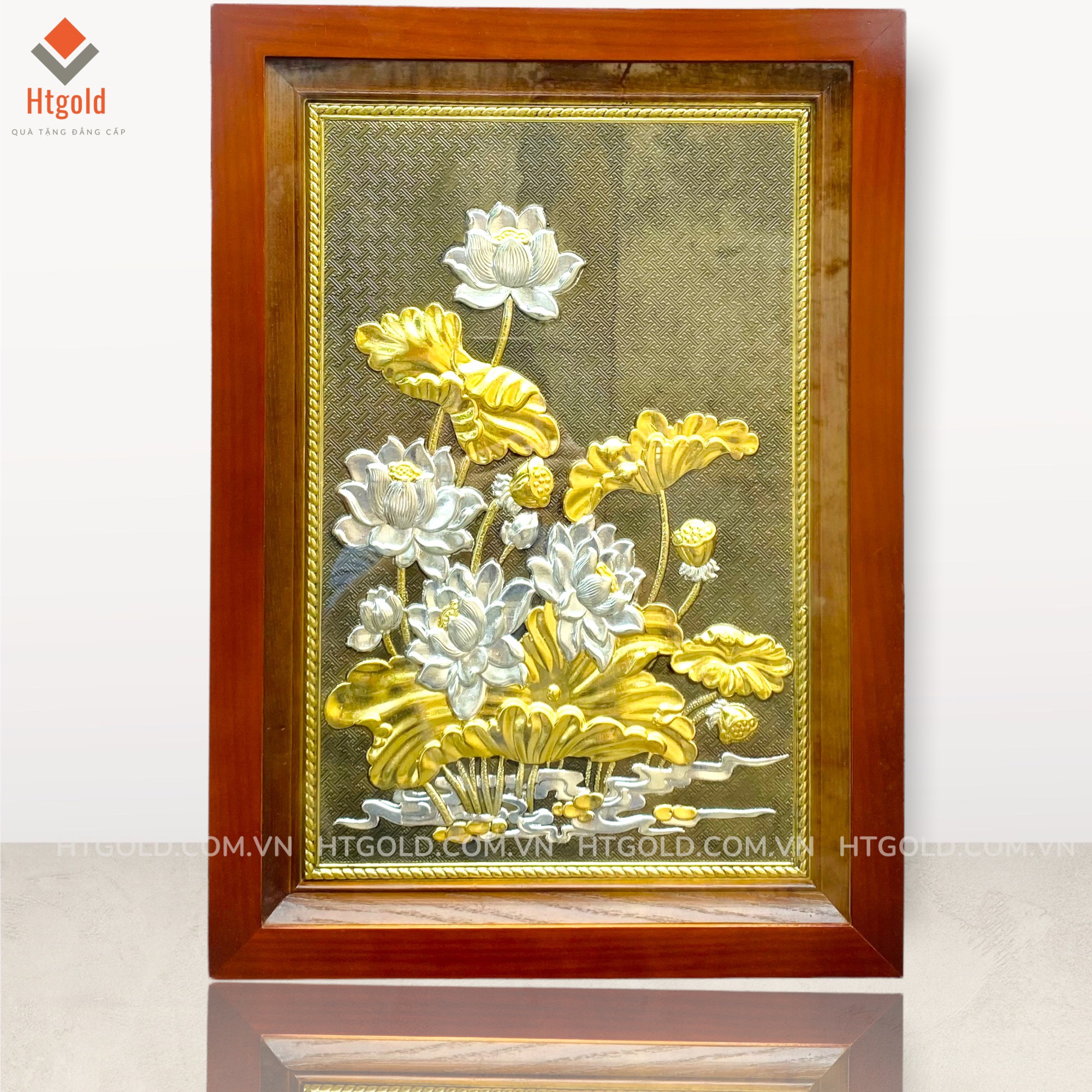 TRANH HOA SEN (Kích thước 54cm x 38cm; Dát vàng bạc)