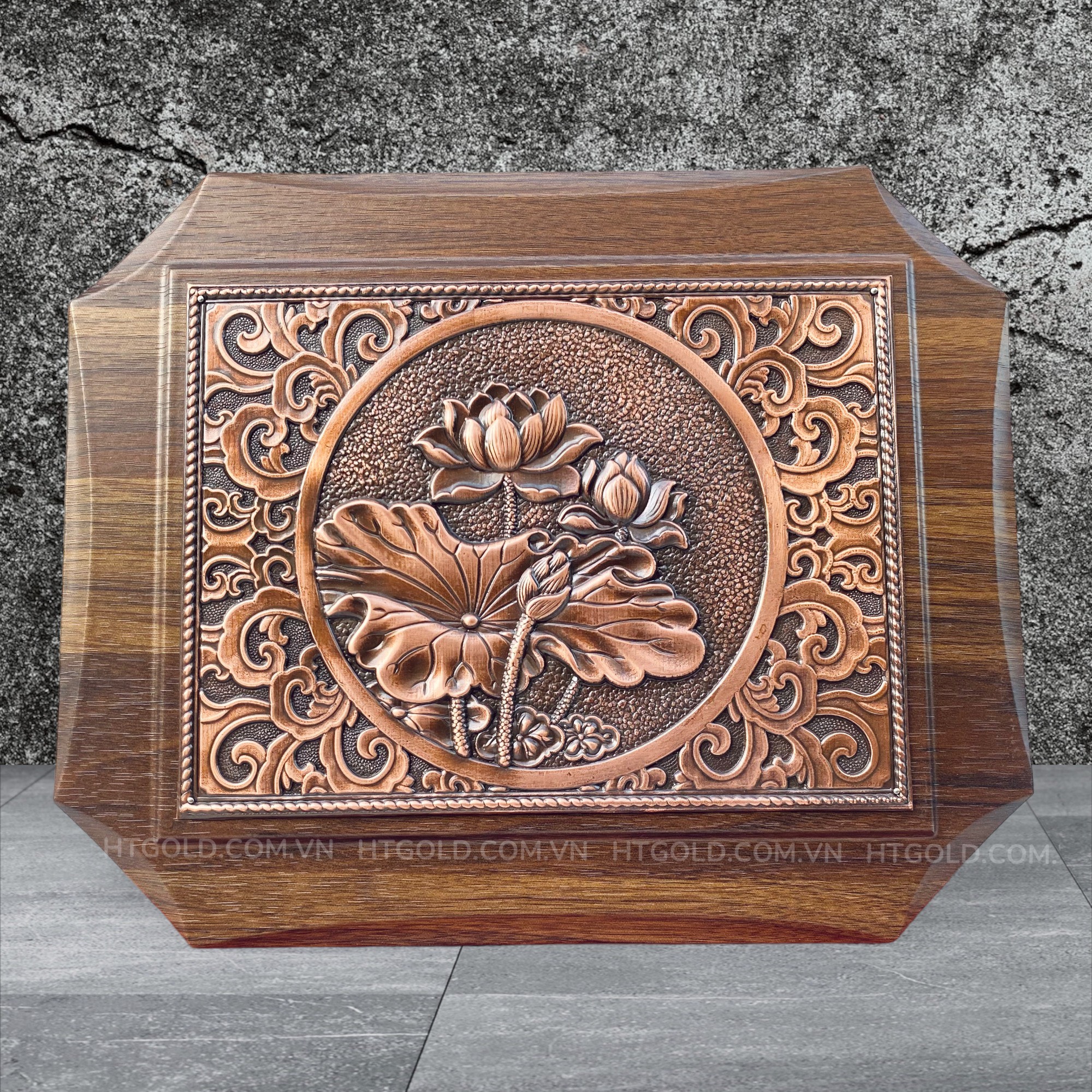 QUÀ TẶNG TRANH ĐỒNG HOA SEN <br>(Kích thước 20cm x 25cm)