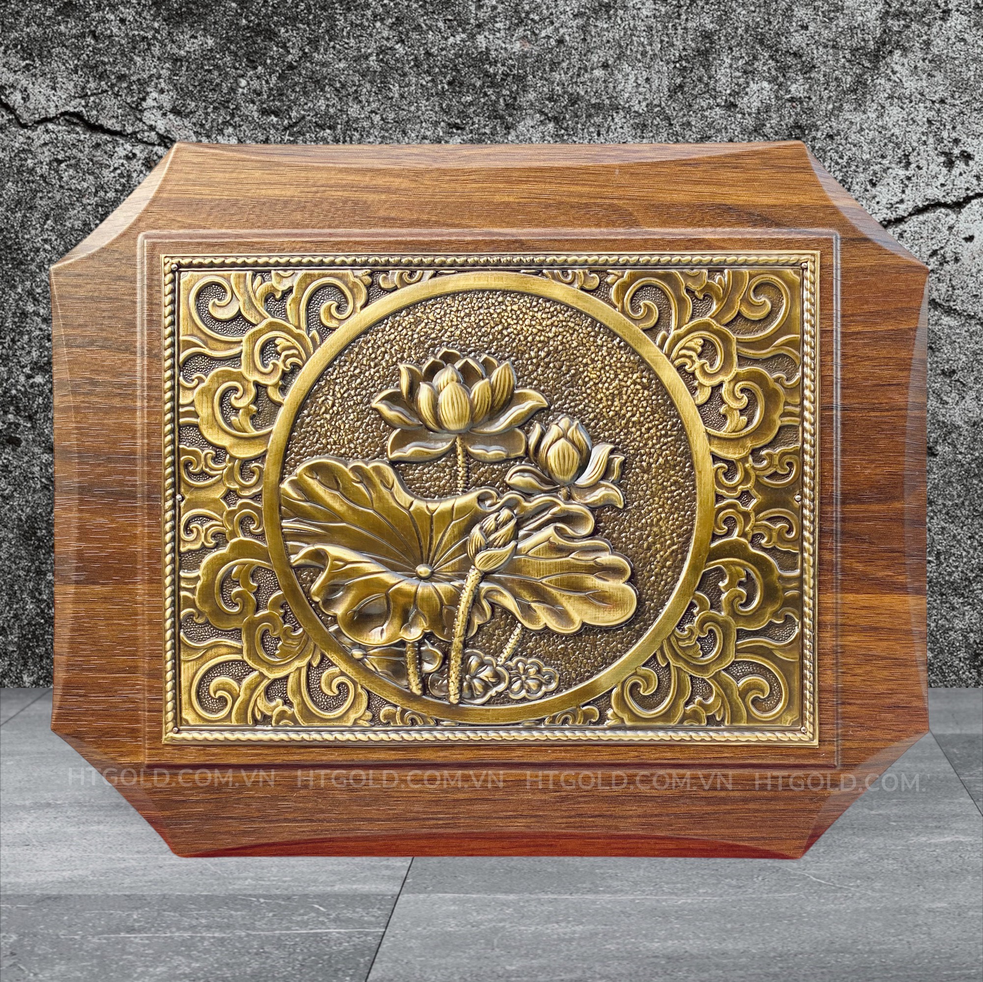 QUÀ TẶNG TRANH ĐỒNG HOA SEN <br>(Kích thước 20cm x 25cm)