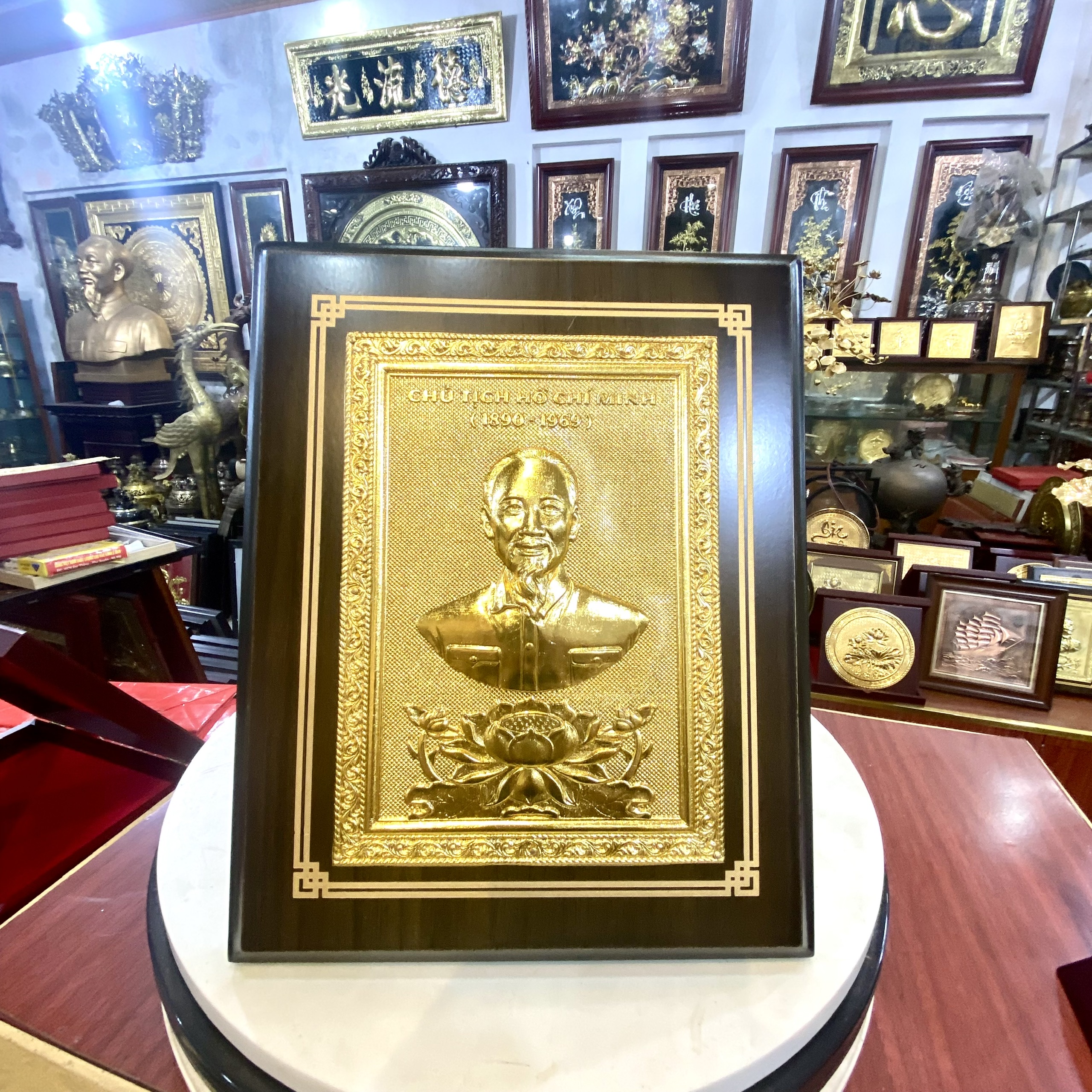 TRANH CHÂN DUNG BÁC HỒ BẰNG ĐỒNG, DÁT VÀNG (20cm * 25cm)