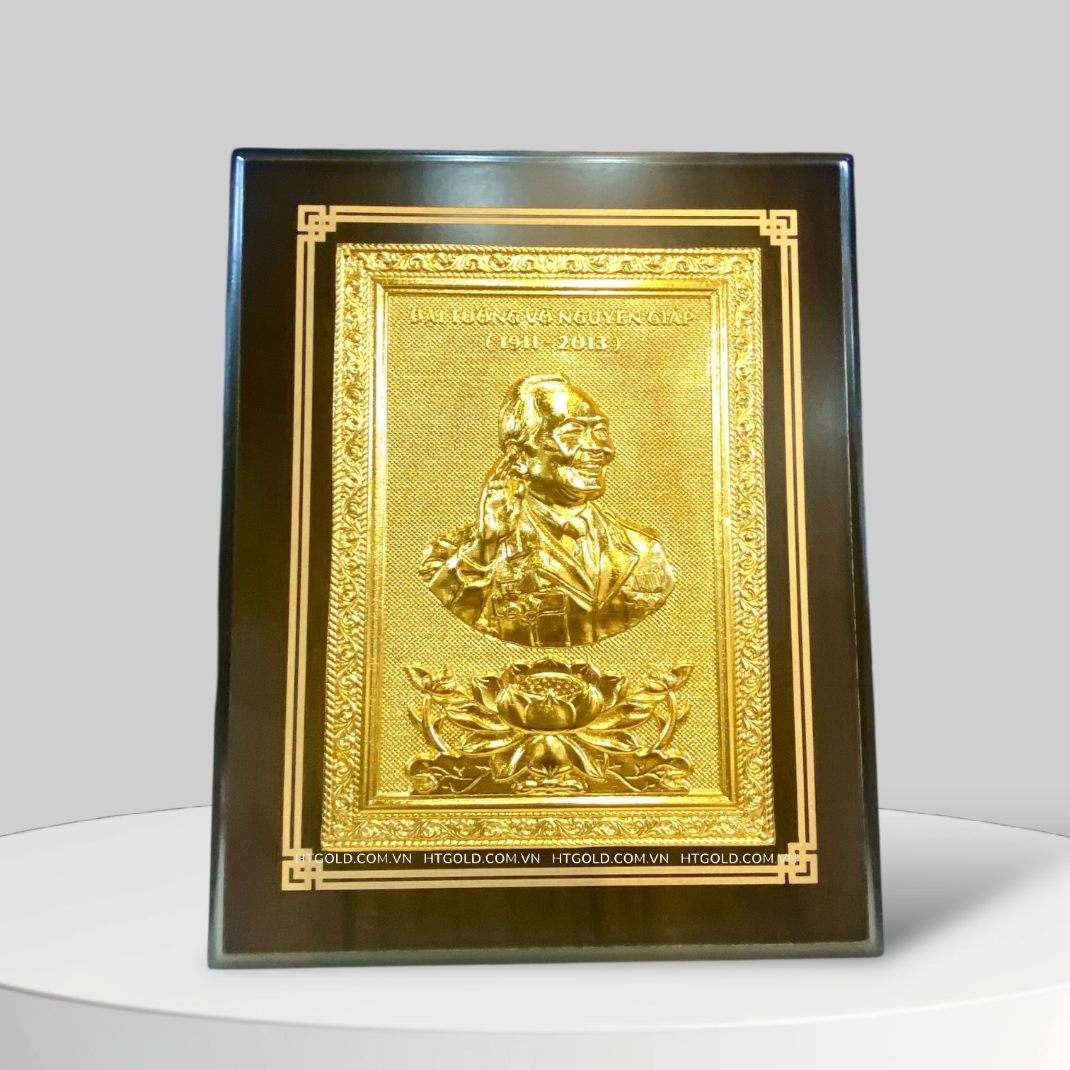 TRANH CHÂN DUNG ĐẠI TƯỚNG VÕ NGUYÊN GIÁP BẰNG ĐỒNG, DÁT VÀNG (20cm * 25cm)