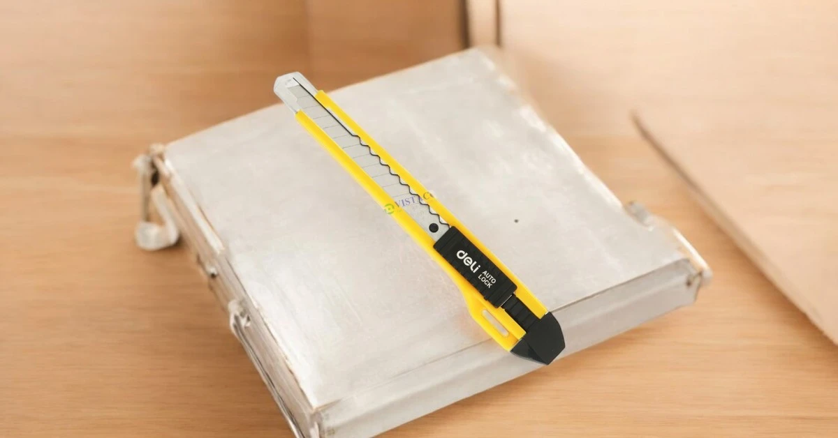 Dao rọc giấy Deli 2031 9mm