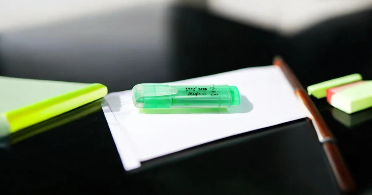 Bút dạ quang toyo xanh lá