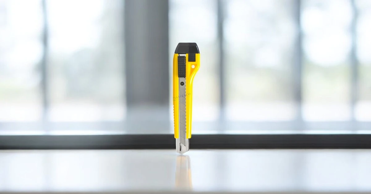 Dao rọc giấy lớn FO-KN04 18mm Thiên Long