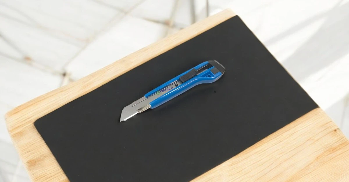 Dao rọc giấy lớn FO-KN04 18mm Thiên Long