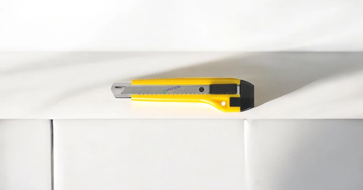 Dao rọc giấy lớn FO-KN04 18mm Thiên Long