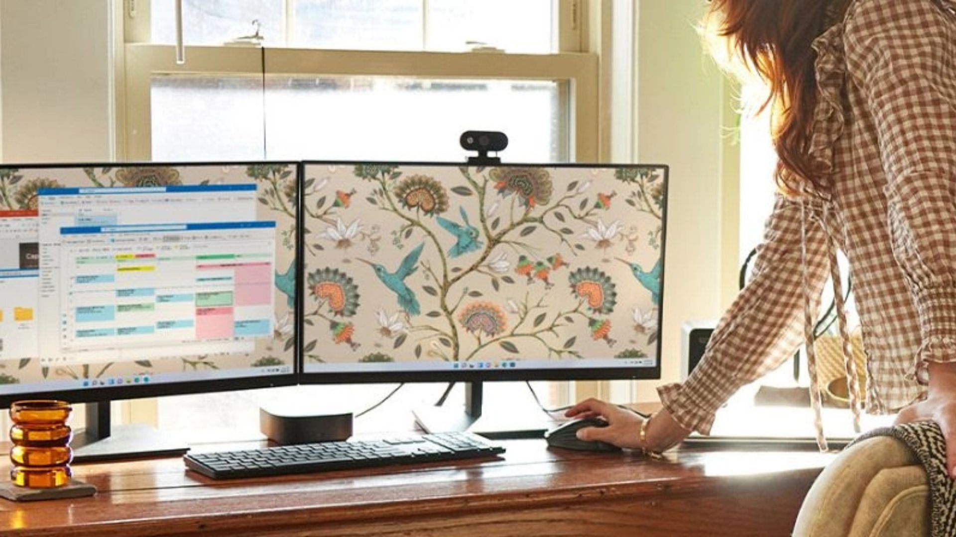 Màn hình HP P22v G5 FHD 21.5 inch hiển thị sắc nét, thiết kế viền mỏng hiện đại