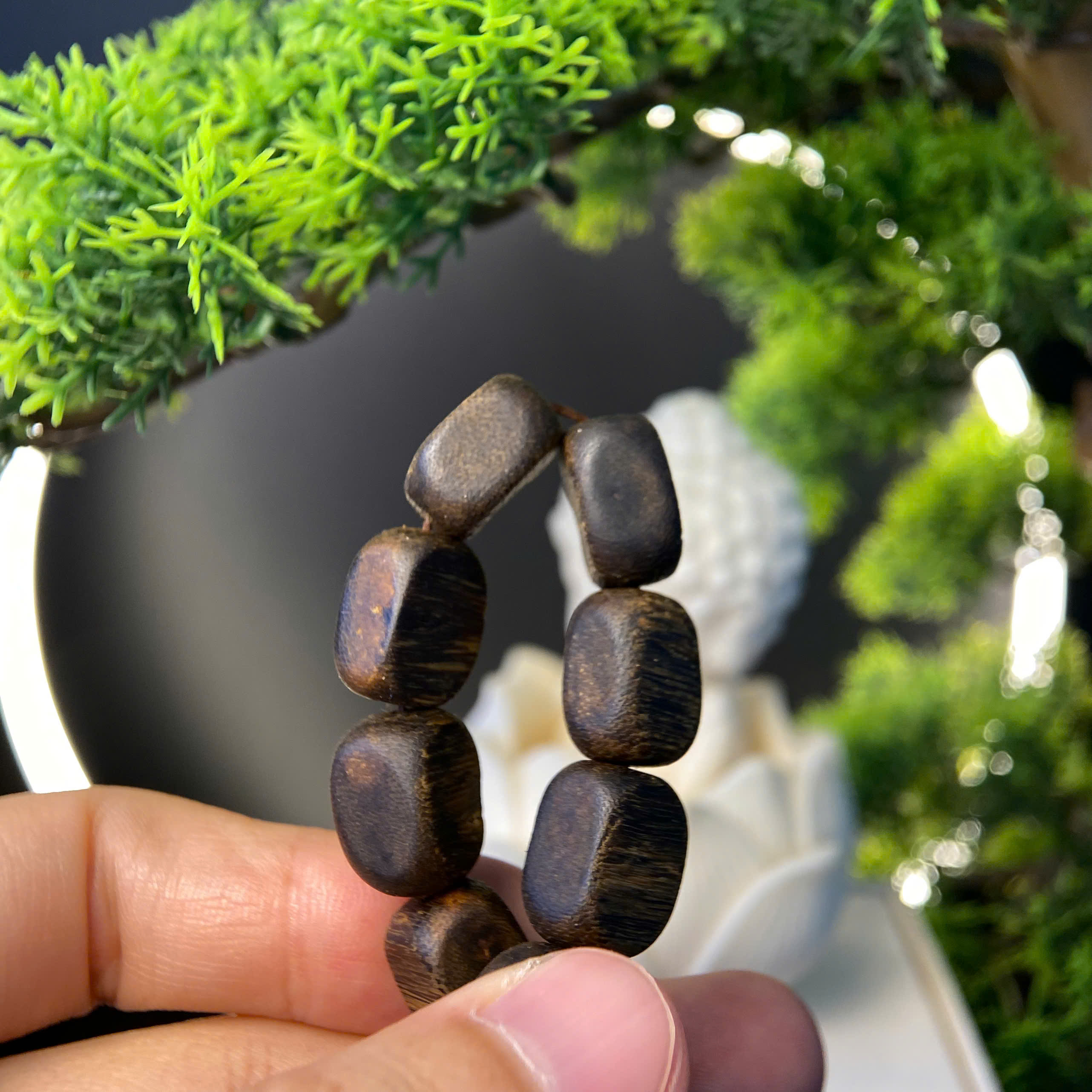 Vòng trầm hương Kỳ Hải Nam chìm 11 li hạt vuông thô 059