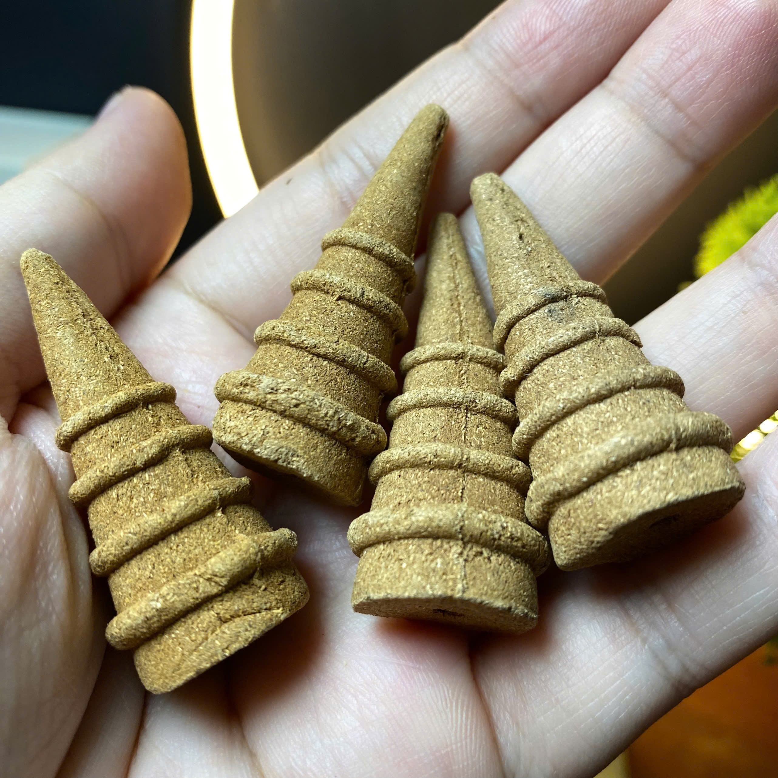 Nhang Nụ Trầm Hương Việt Nam thiên nhiên khói ngược hộp 60gram 20 nụ thơm ngọt thanh khiết 139