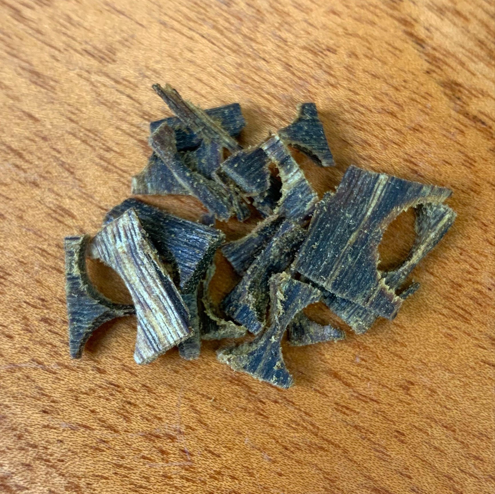 Vụn xông đốt trầm hương Kì Hải Nam chìm nước siêu VIP hộp 10gram đen kịt dầu 121