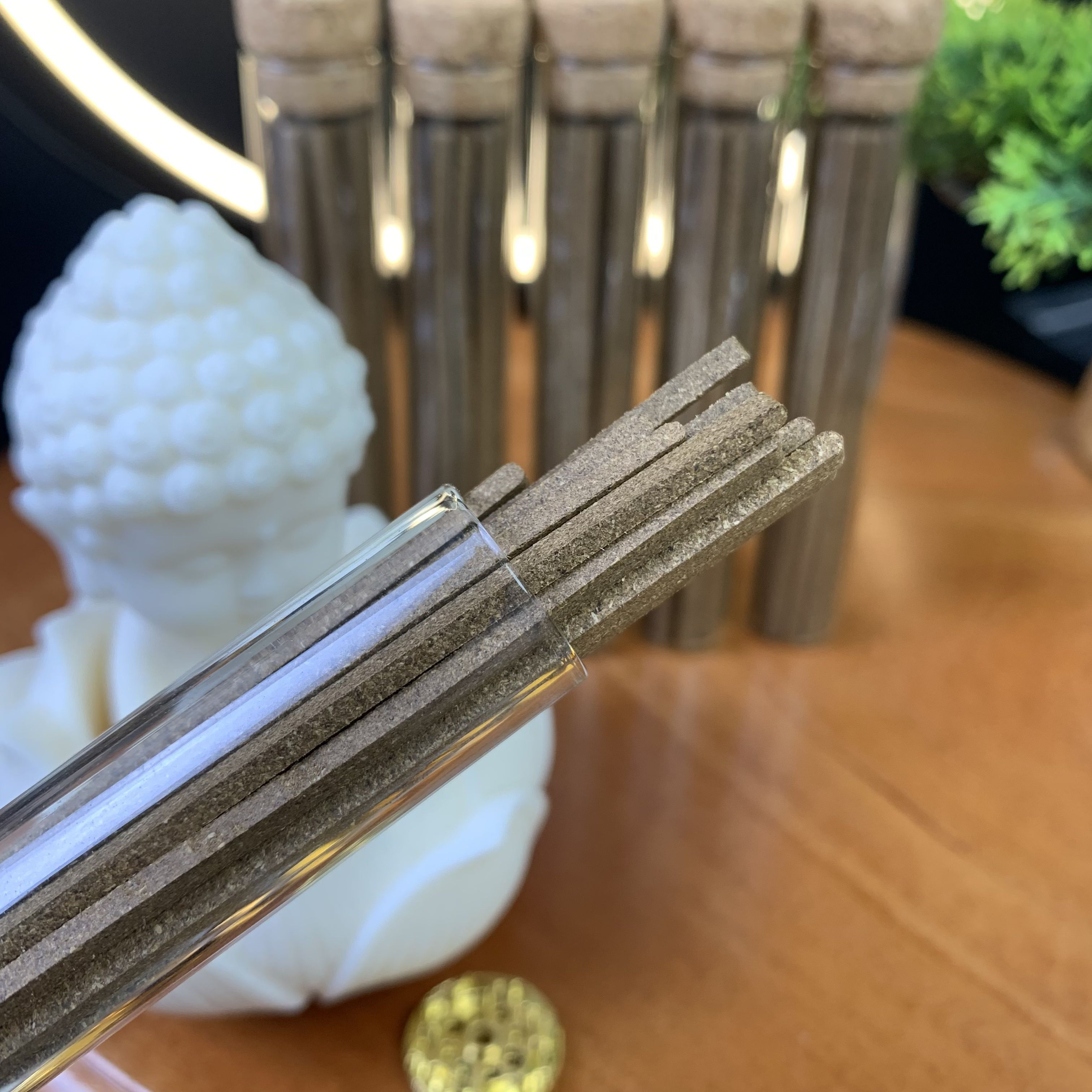 Nhang trầm hương Kỳ Hải Nam nhang thanh không keo, dài 9cm, ống 10gram khoảng 20 que kèm đế đốt 115-02