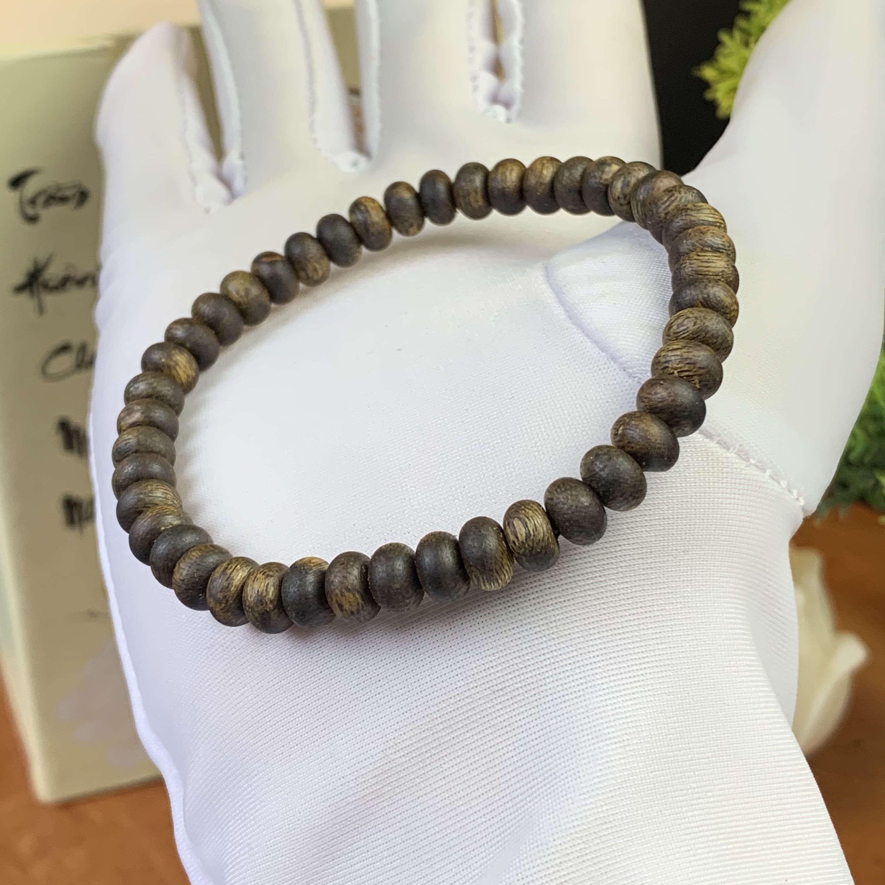 Vòng tay trầm hương Kỳ Hải Nam hạt bàn tính đơn tay nữ 6li nặng 4gram cận chìm dầu đen 050