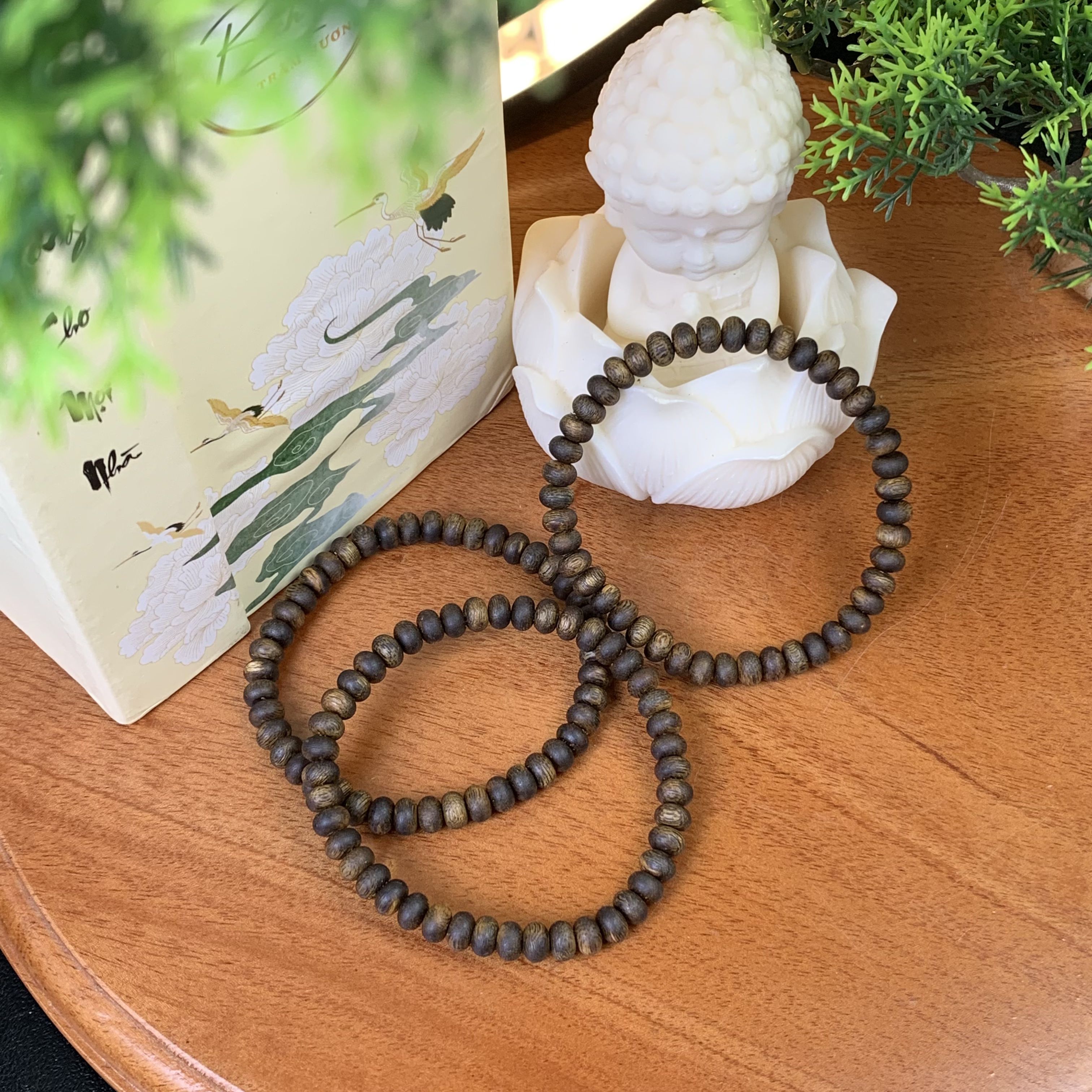 Vòng tay trầm hương Kỳ Hải Nam hạt bàn tính đơn tay nữ 6li nặng 4gram cận chìm dầu đen 050