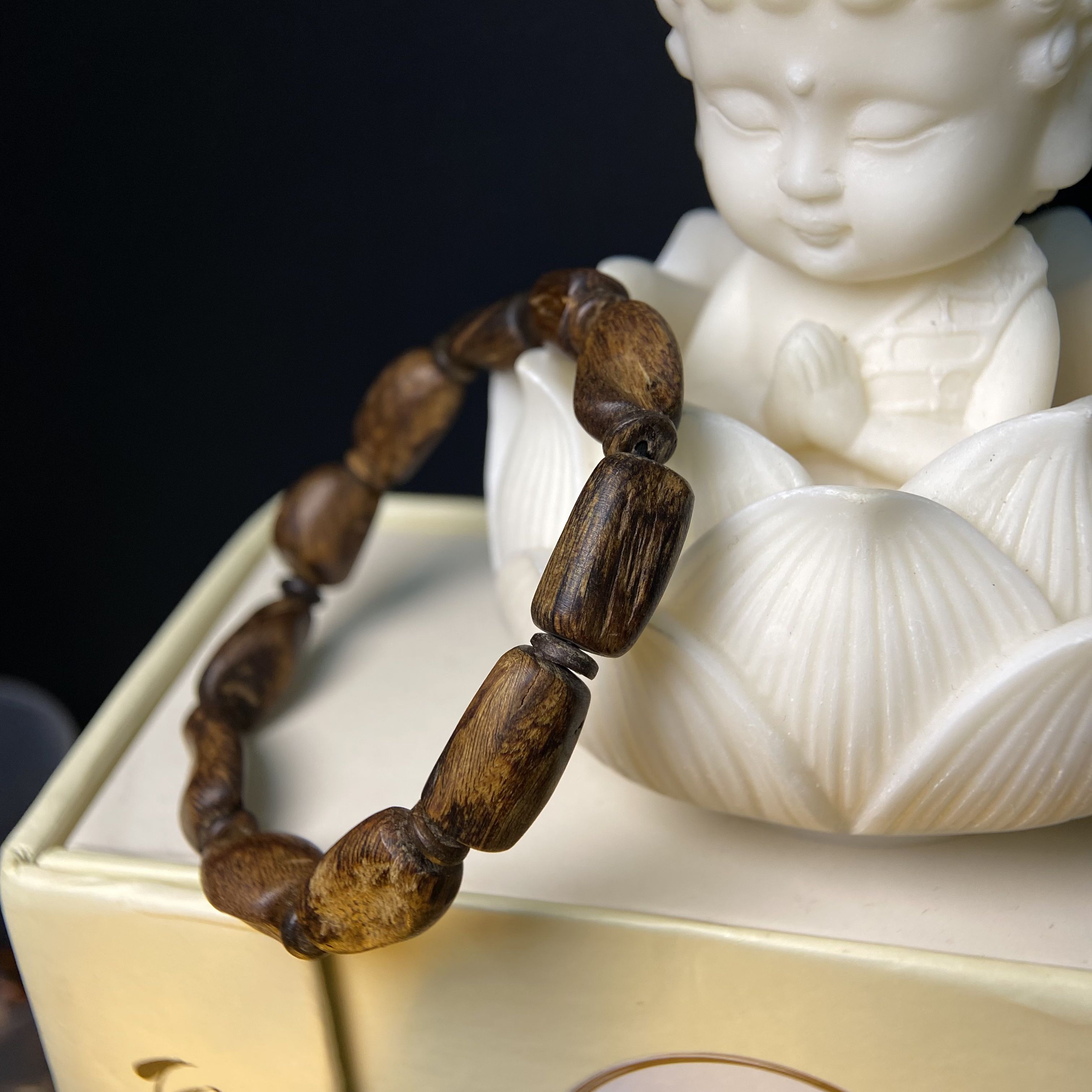 [LIMITED] Vòng trầm hương dạng hạt thô chìm nước Tarakan Indonesia thơm sống ngọt mạnh bốc nặng gần 7g #0004