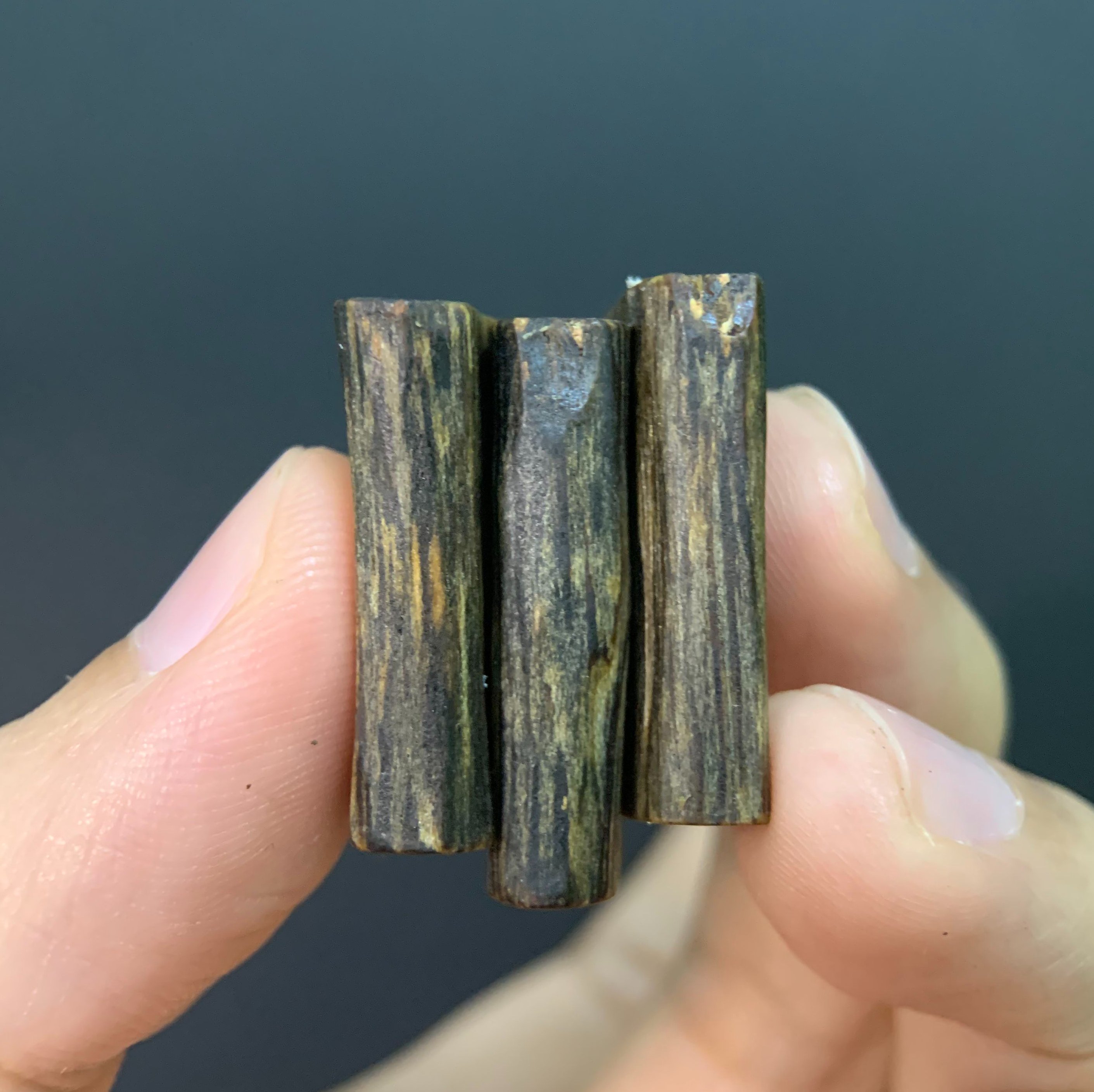 [LIVE] Mặt dây chuyền trầm hương Kỳ Hải Nam nhỏ chìm nước cao cấp 2g làm mặt dây chuyền, miếng trầm chơi cảnh, thưởng mùi 127-02