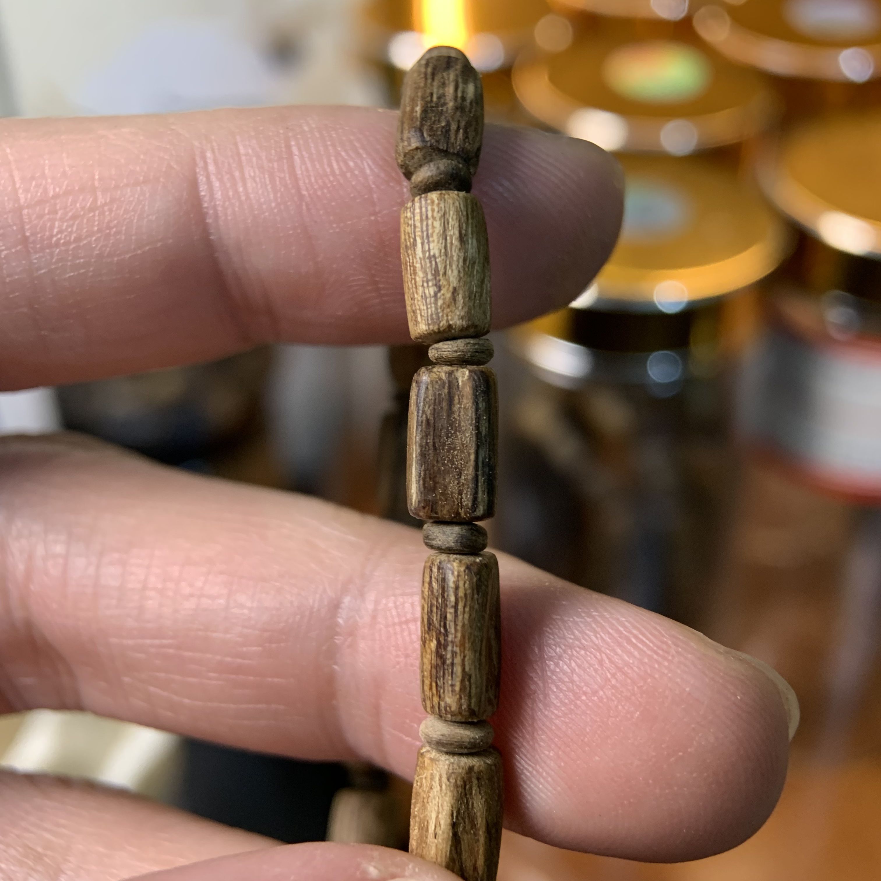 Vòng trầm hương rừng Việt Khánh Hoà trúc thô nhỏ cho tay nữ hoặc cho tay bé 4li nặng 1.8gram  A0010