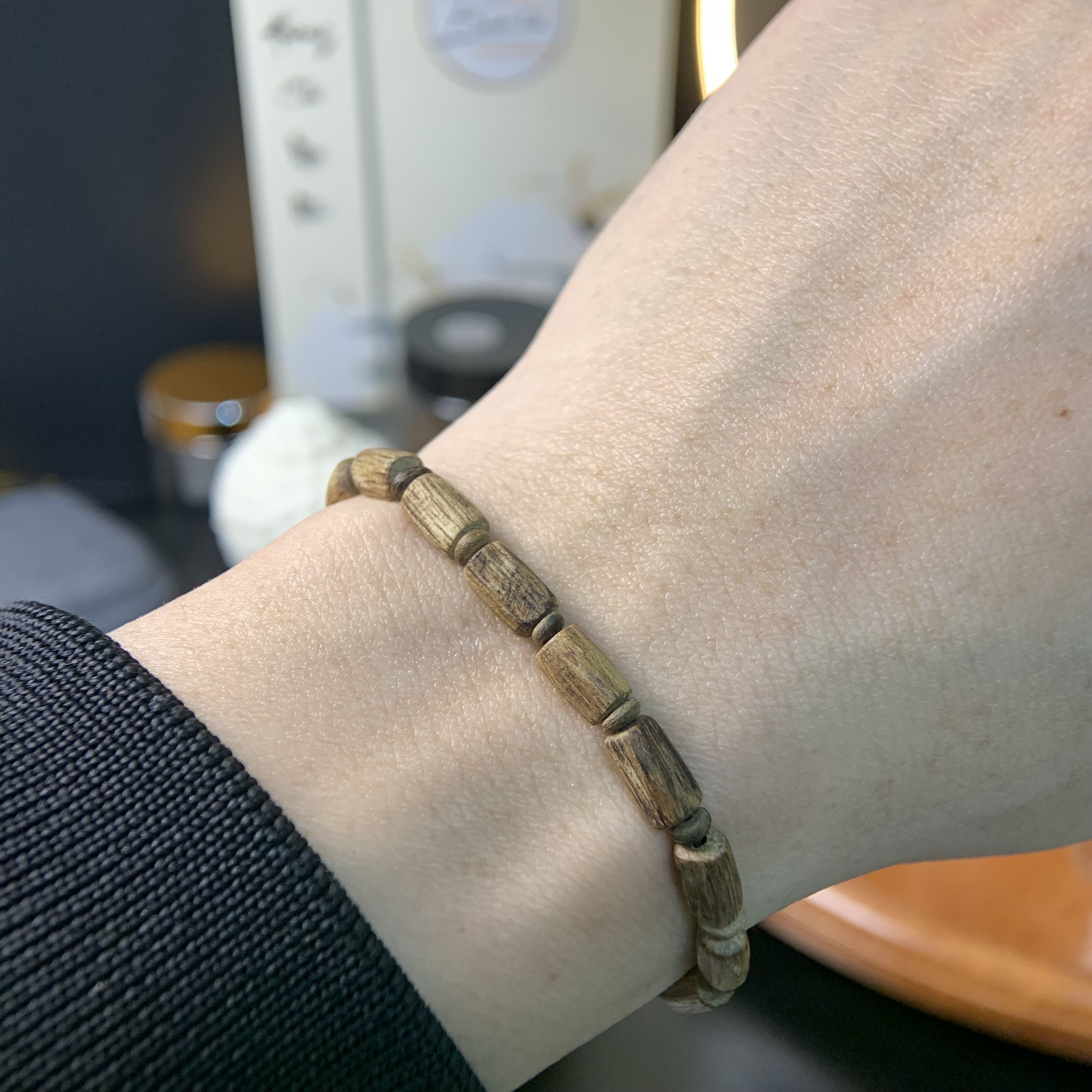 Vòng trầm hương rừng Việt Khánh Hoà trúc thô nhỏ cho tay nữ hoặc cho tay bé 4li nặng 1.8gram  A0010