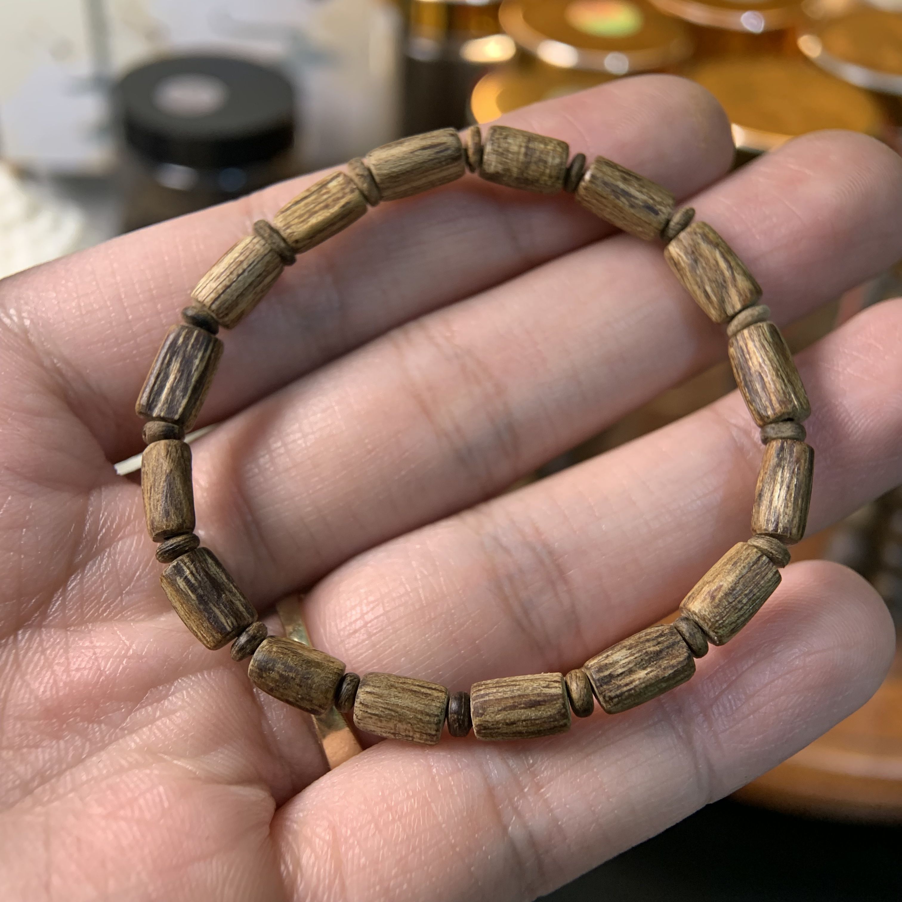 Vòng trầm hương rừng Việt Khánh Hoà trúc thô nhỏ cho tay nữ hoặc cho tay bé 4li nặng 1.8gram  A0010