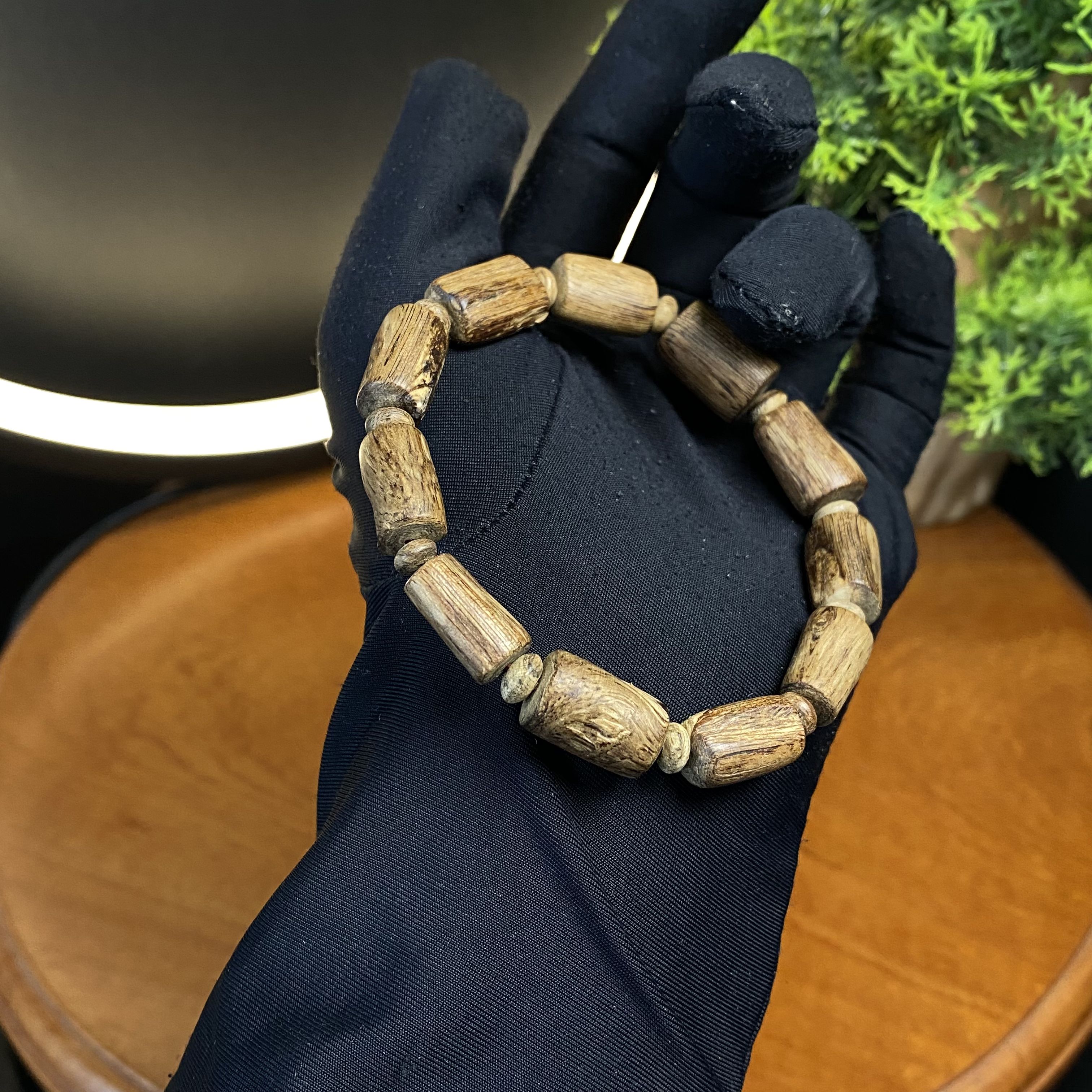 Vòng trầm hương Philippine Agusan cận chìm hạt dạng trúc thô 9li nặng gần 8gram A0007