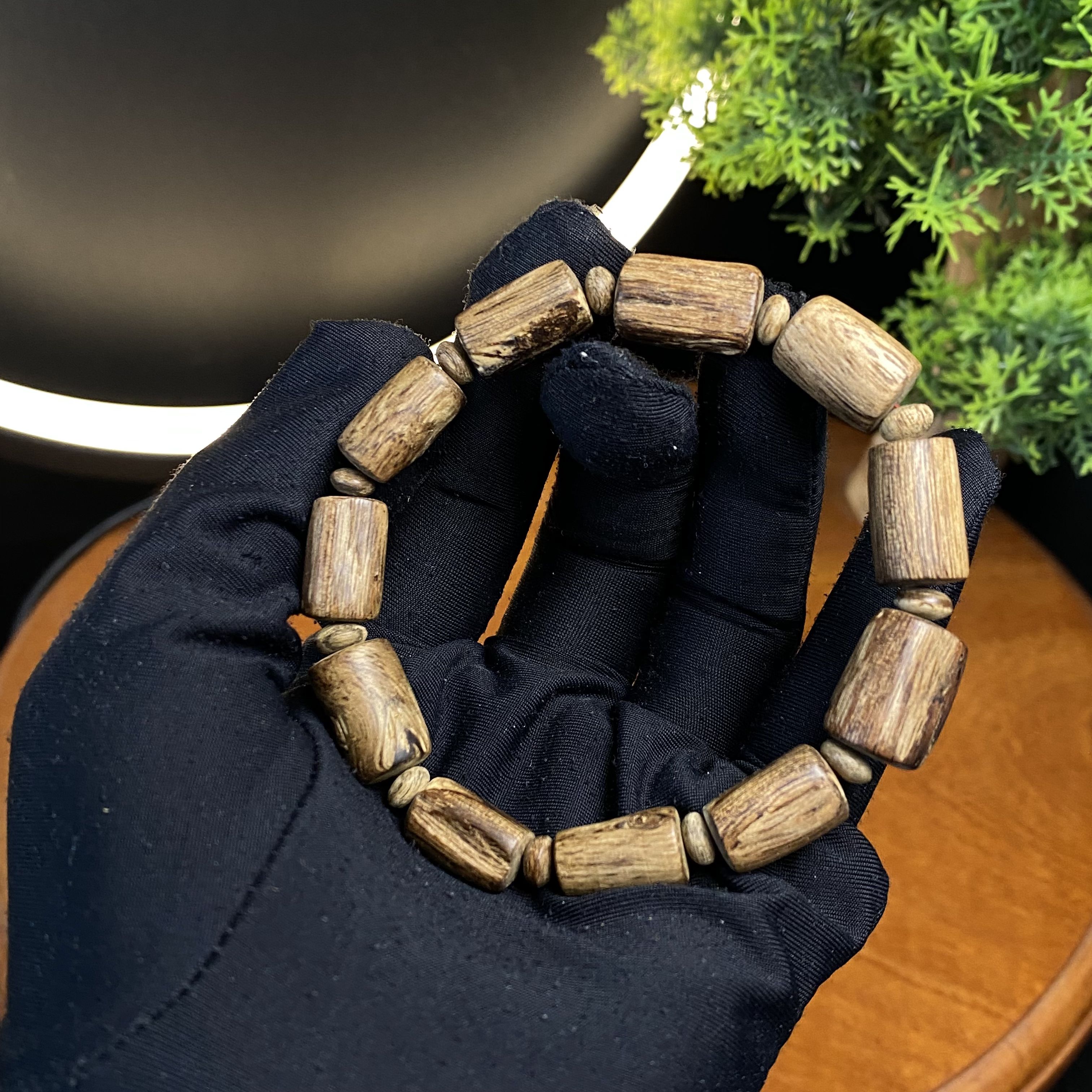 Vòng trầm hương Philippine Agusan cận chìm hạt dạng trúc thô 9li nặng gần 8gram A0007